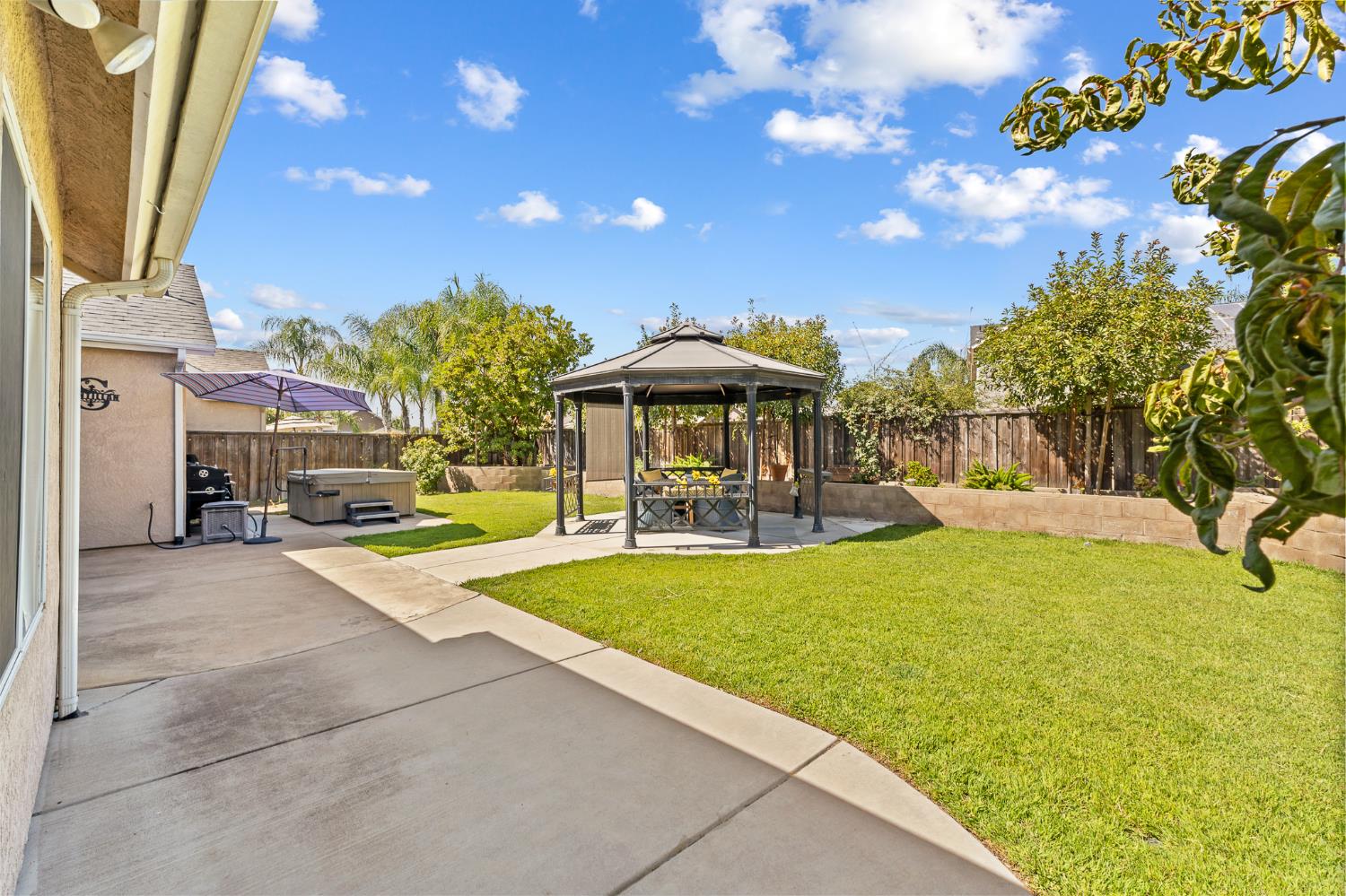 15906 W C St, Kerman, CA 93630