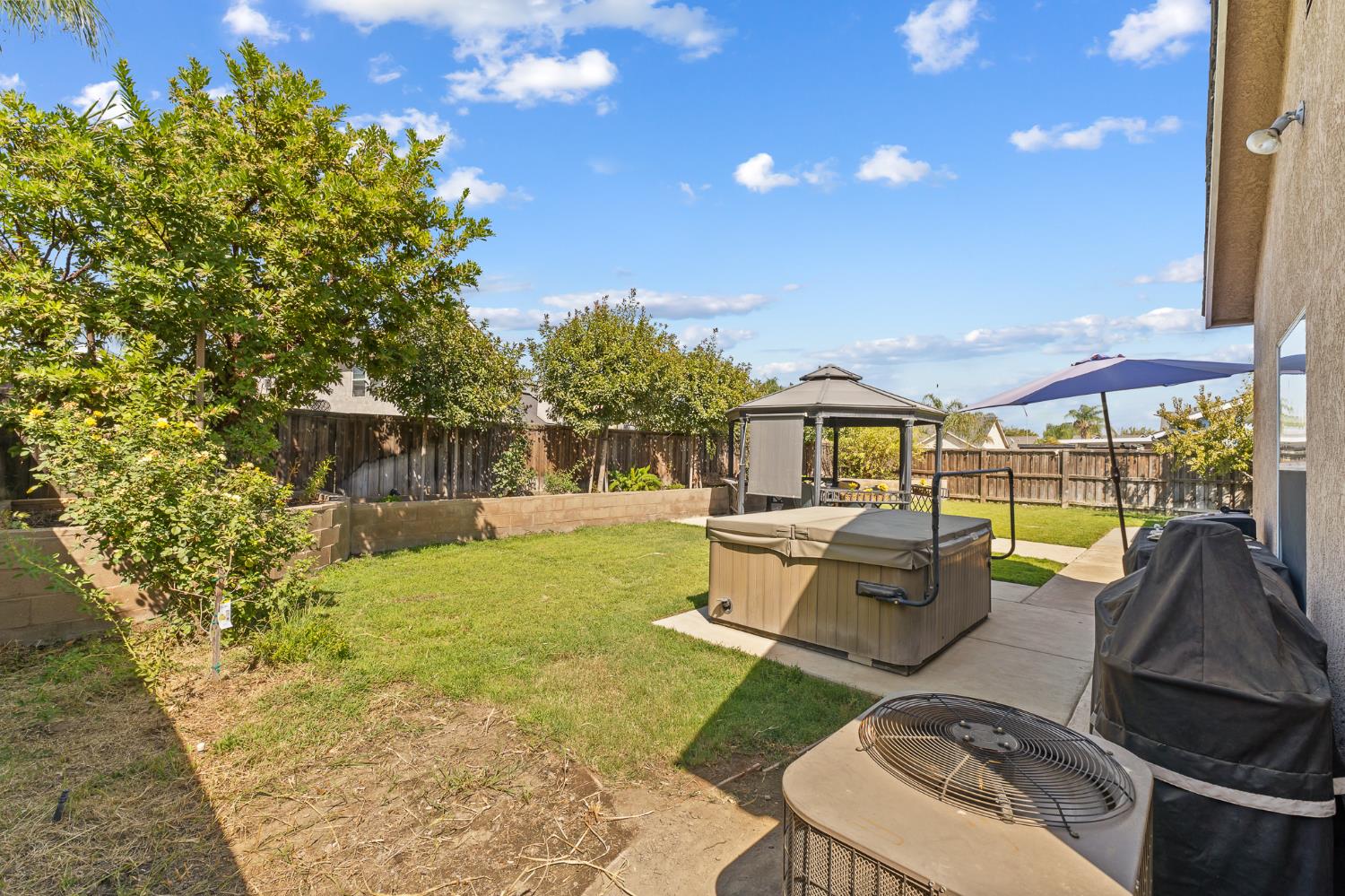 15906 W C St, Kerman, CA 93630