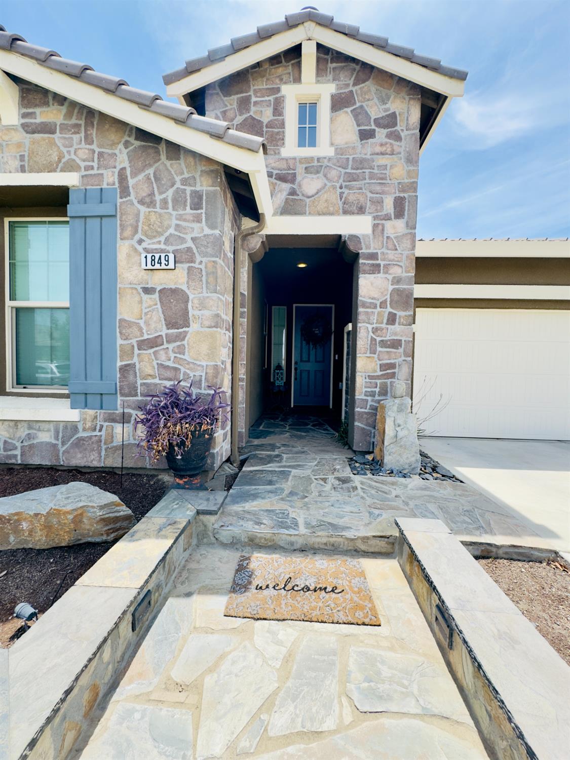 1849 W Porter Ave, Visalia, CA 93291