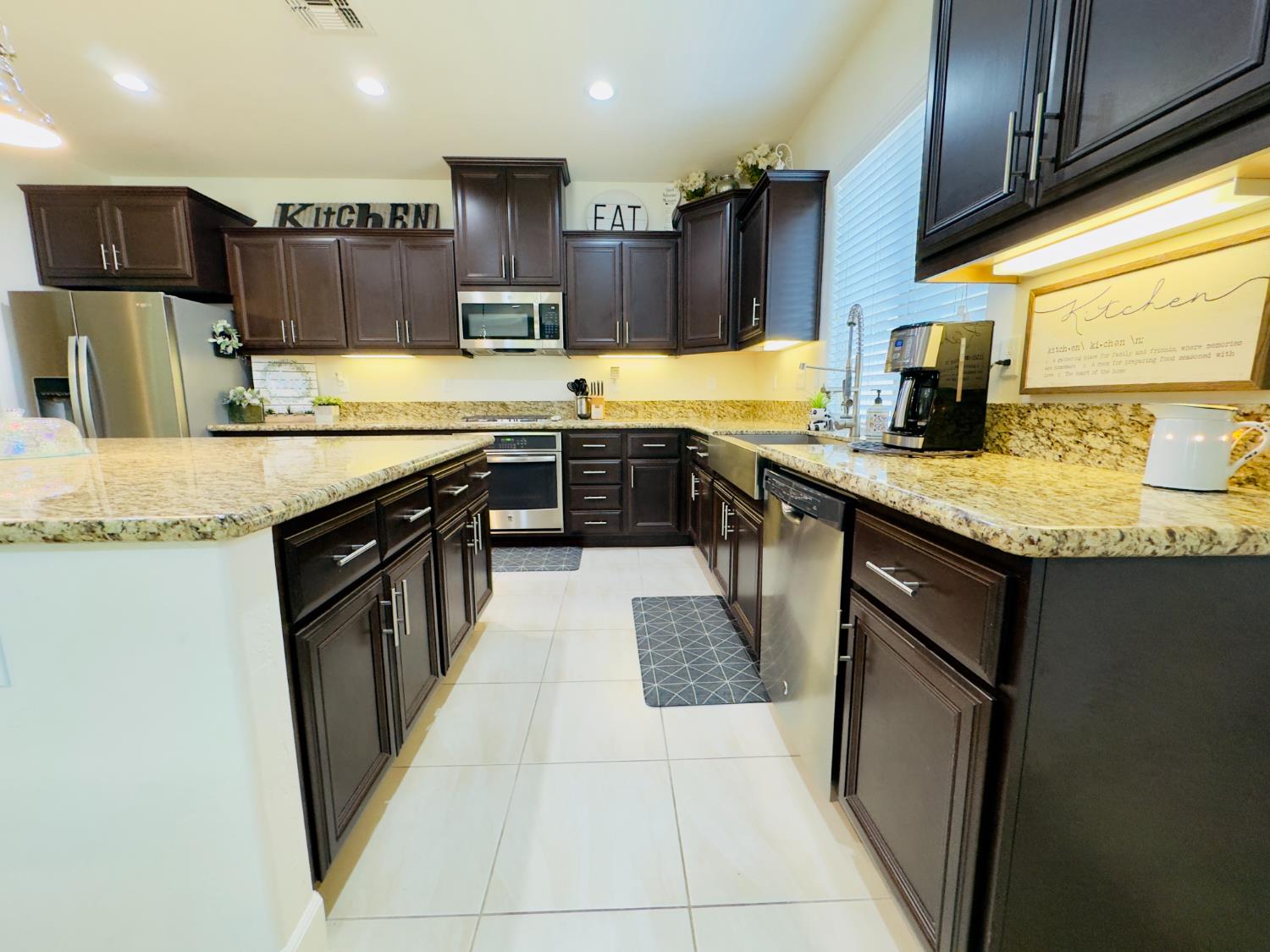 1849 W Porter Ave, Visalia, CA 93291