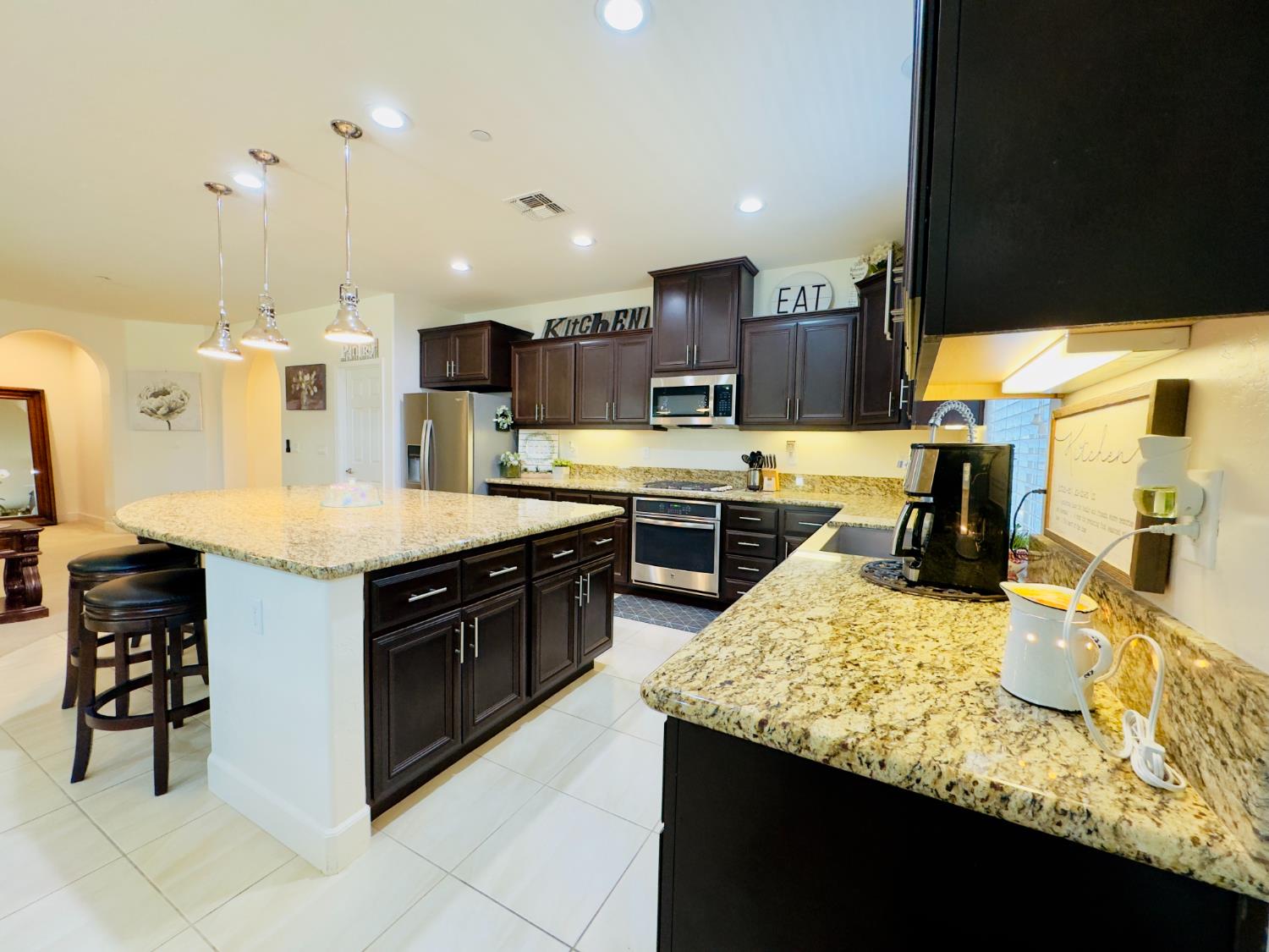 1849 W Porter Ave, Visalia, CA 93291