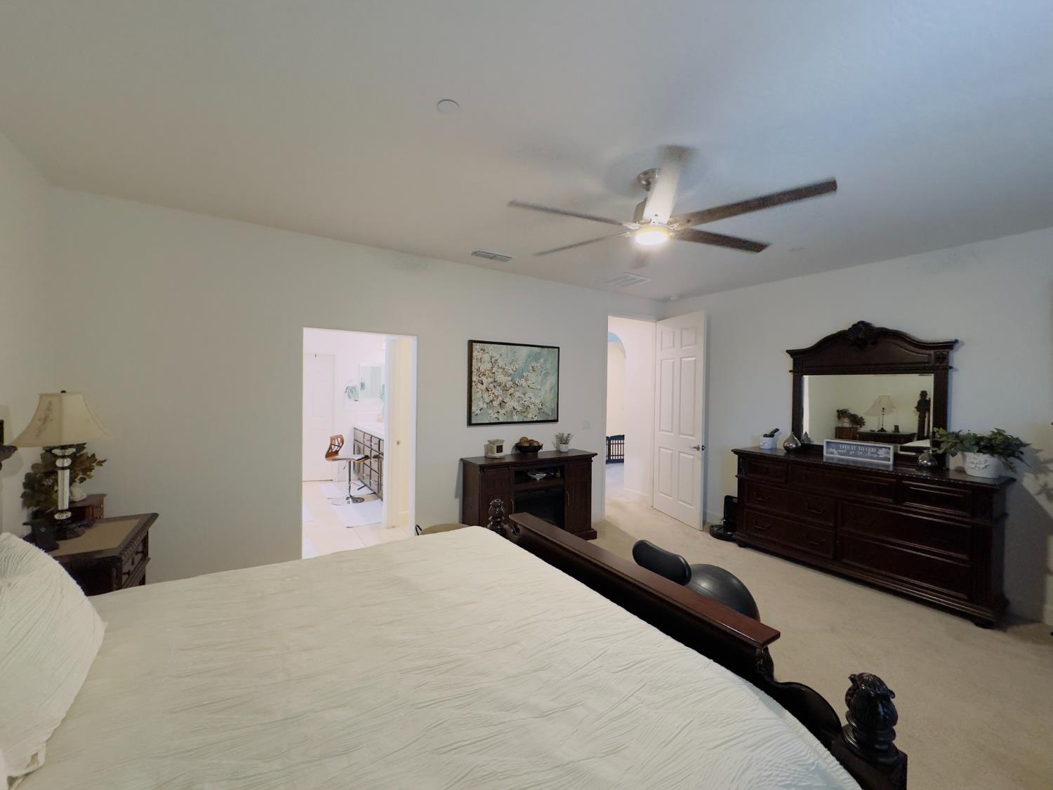 1849 W Porter Ave, Visalia, CA 93291