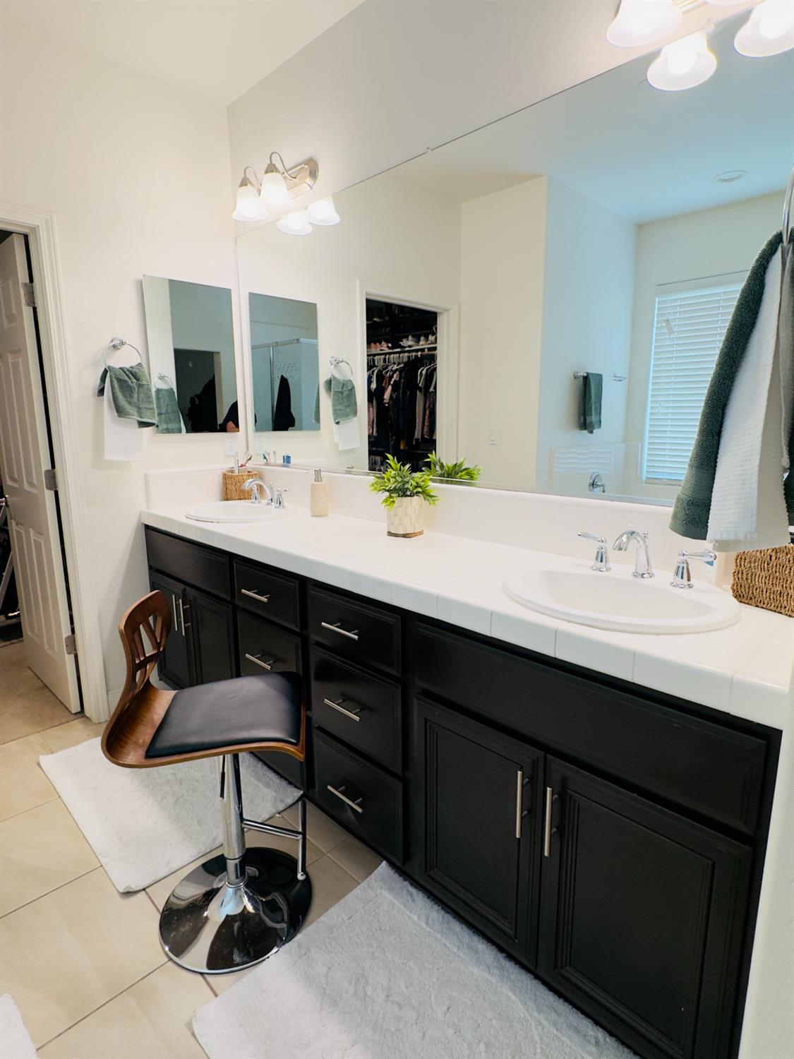 1849 W Porter Ave, Visalia, CA 93291
