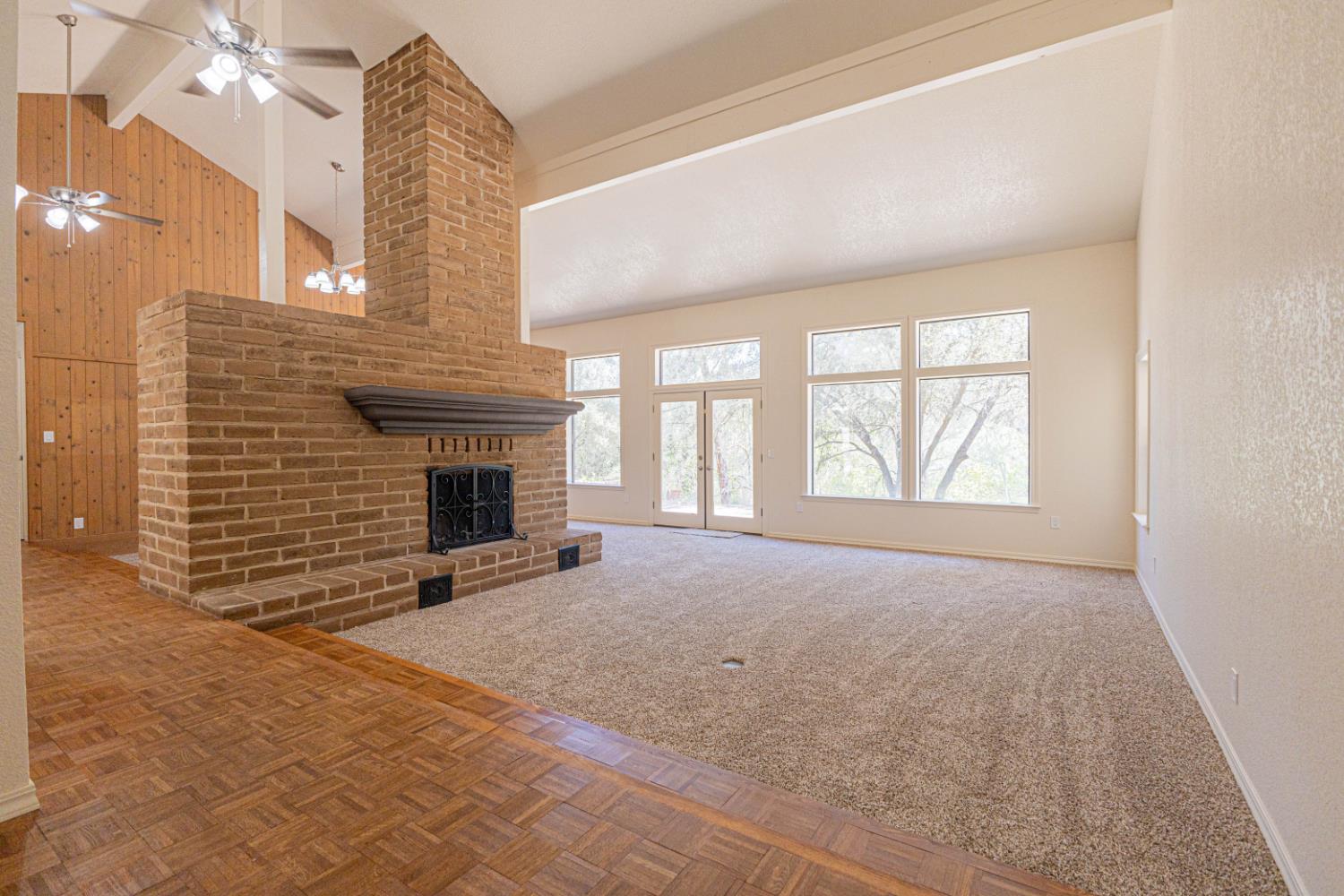 22022 Tollhouse Rd, Clovis, CA 93619