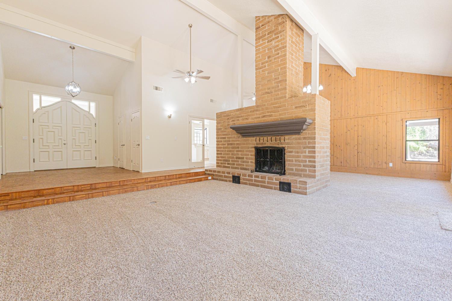22022 Tollhouse Rd, Clovis, CA 93619