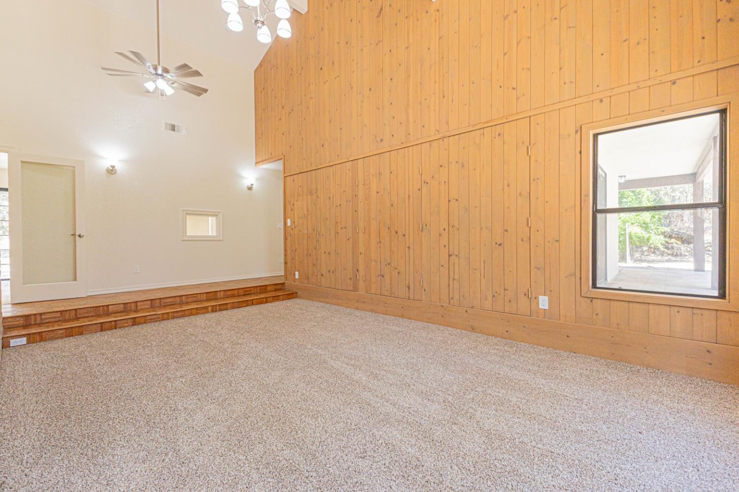 22022 Tollhouse Rd, Clovis, CA 93619