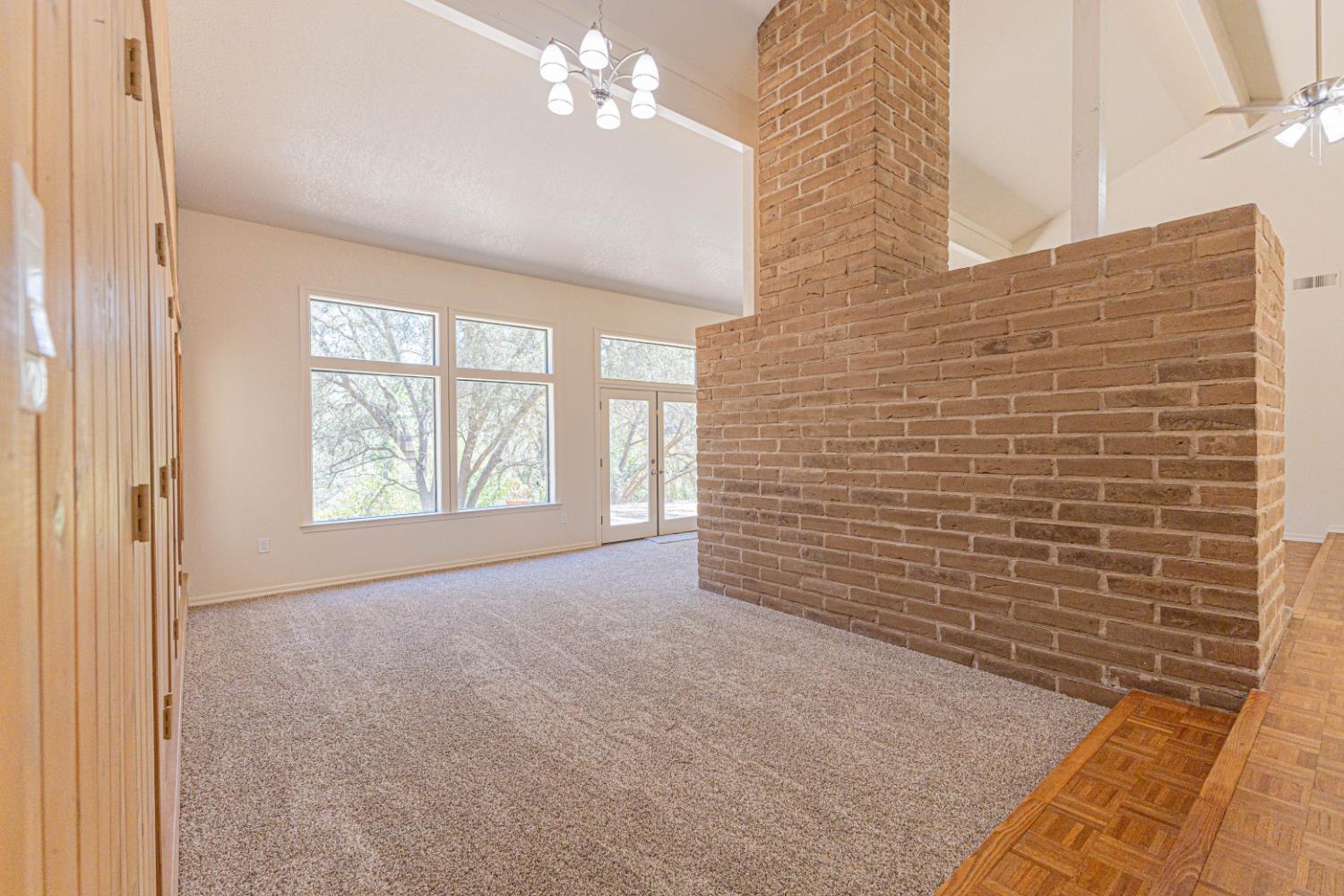 22022 Tollhouse Rd, Clovis, CA 93619