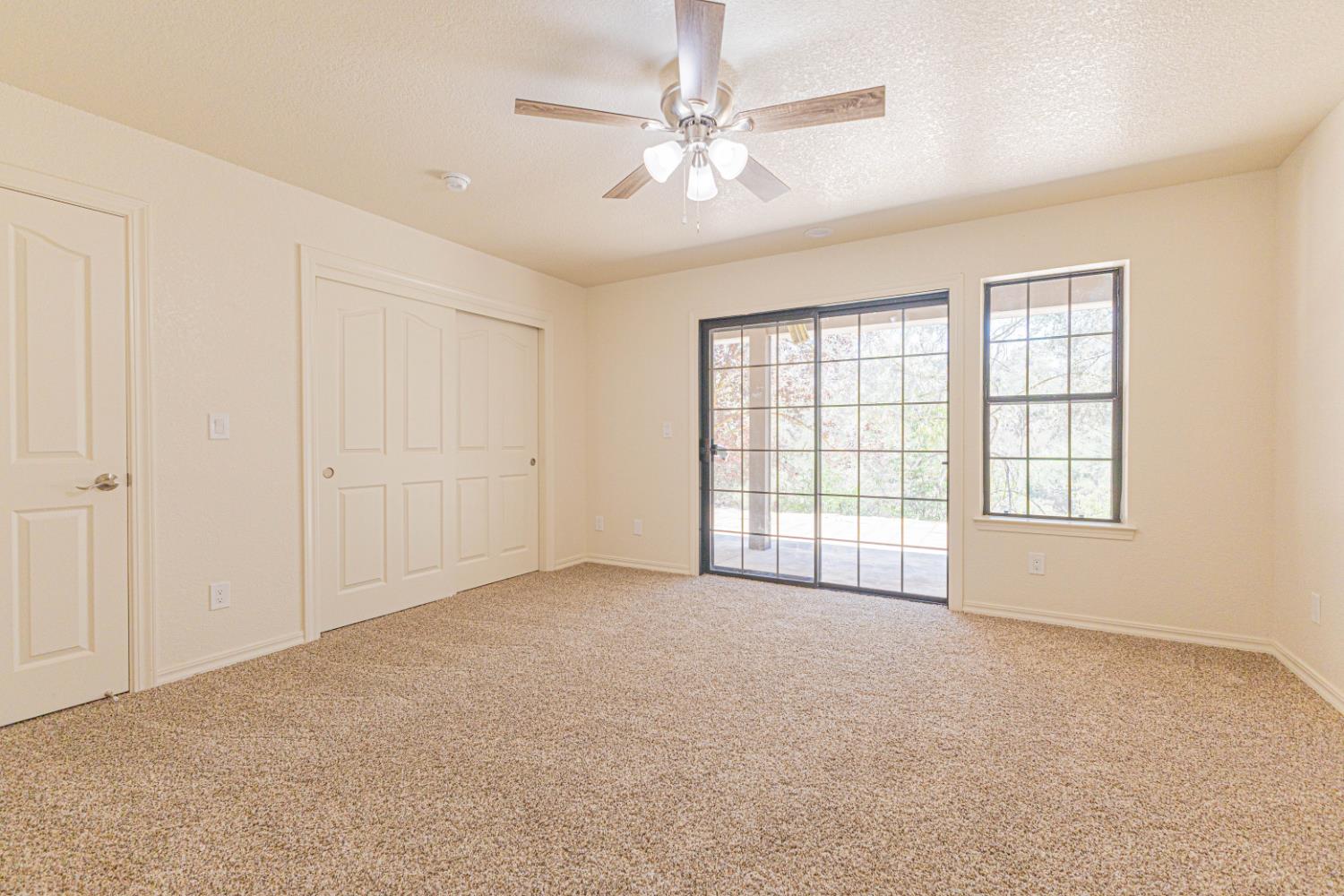 22022 Tollhouse Rd, Clovis, CA 93619