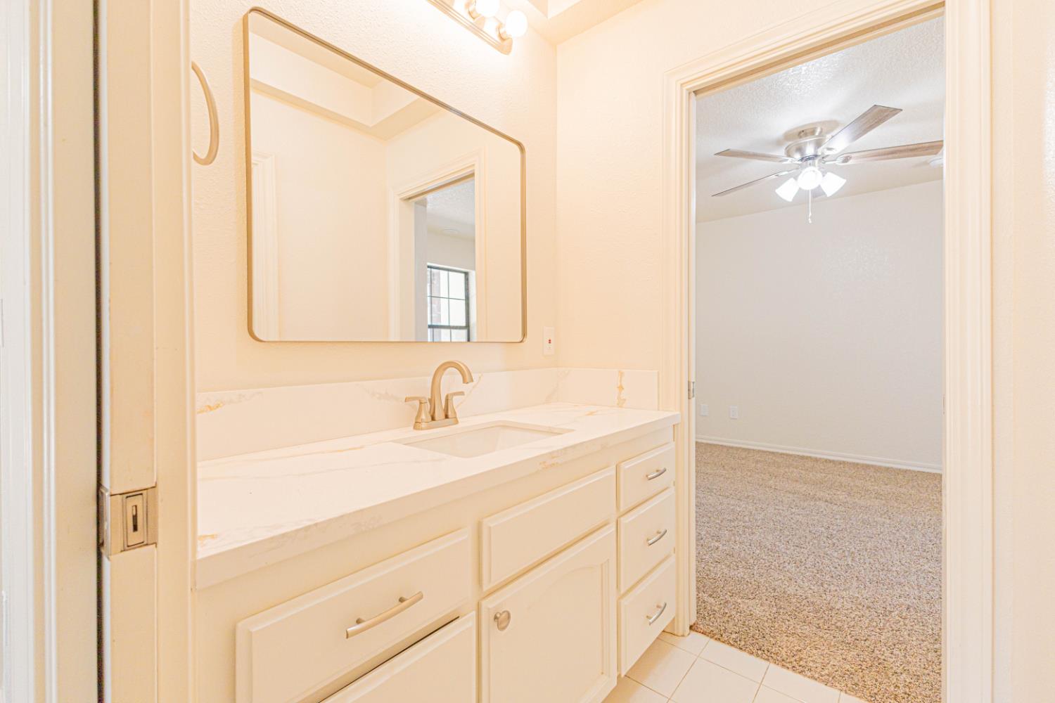 22022 Tollhouse Rd, Clovis, CA 93619