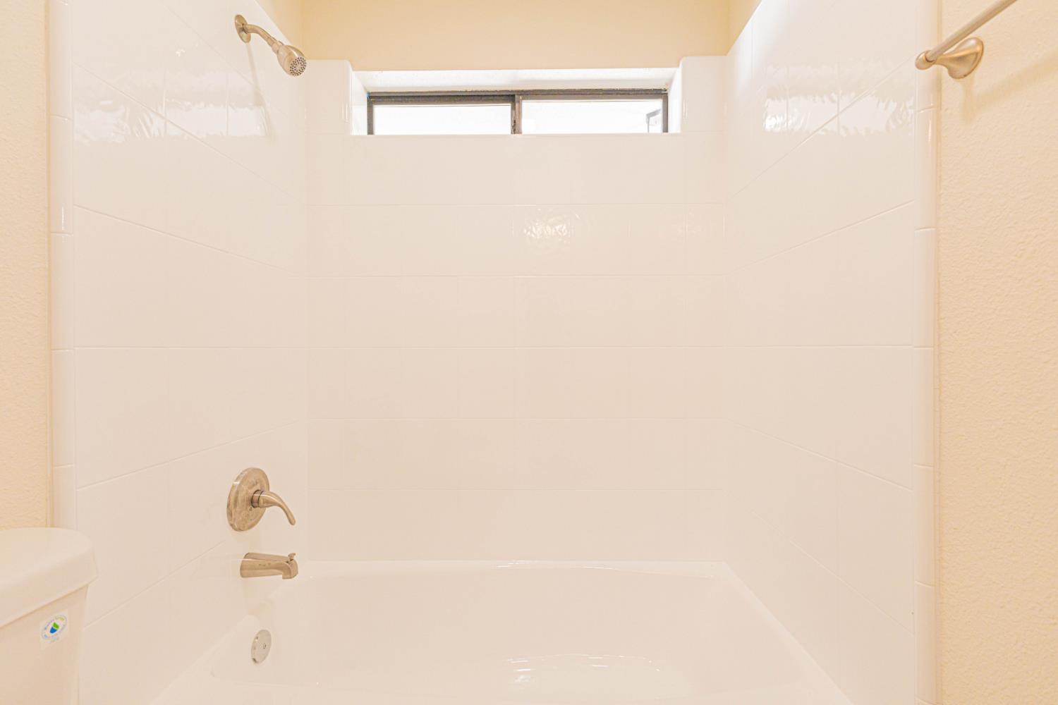 22022 Tollhouse Rd, Clovis, CA 93619