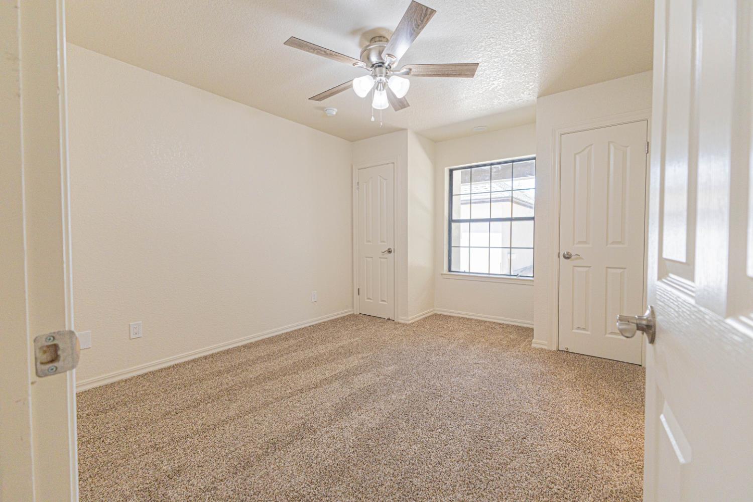 22022 Tollhouse Rd, Clovis, CA 93619