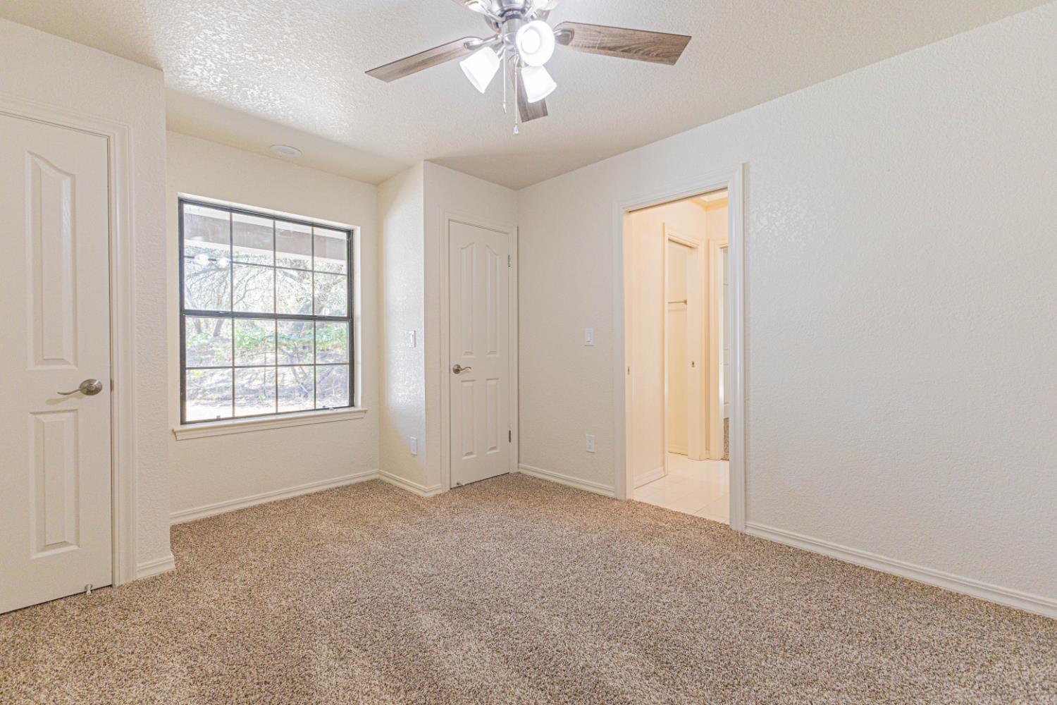 22022 Tollhouse Rd, Clovis, CA 93619