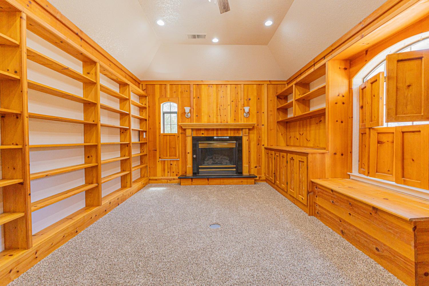 22022 Tollhouse Rd, Clovis, CA 93619