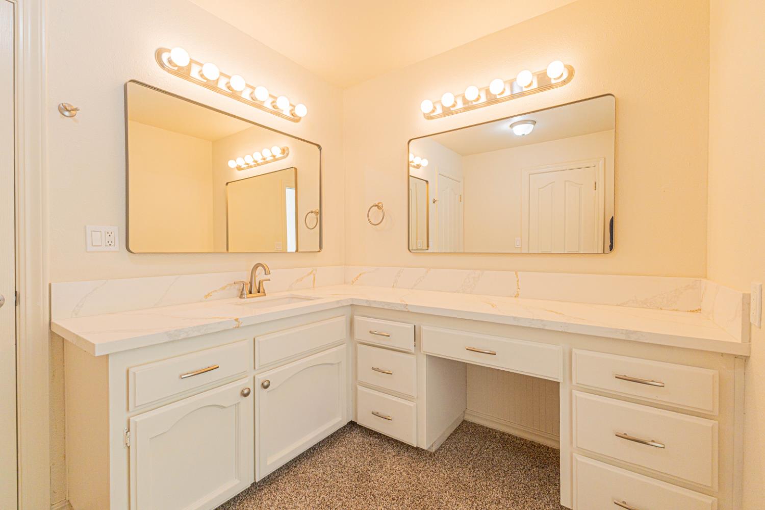 22022 Tollhouse Rd, Clovis, CA 93619