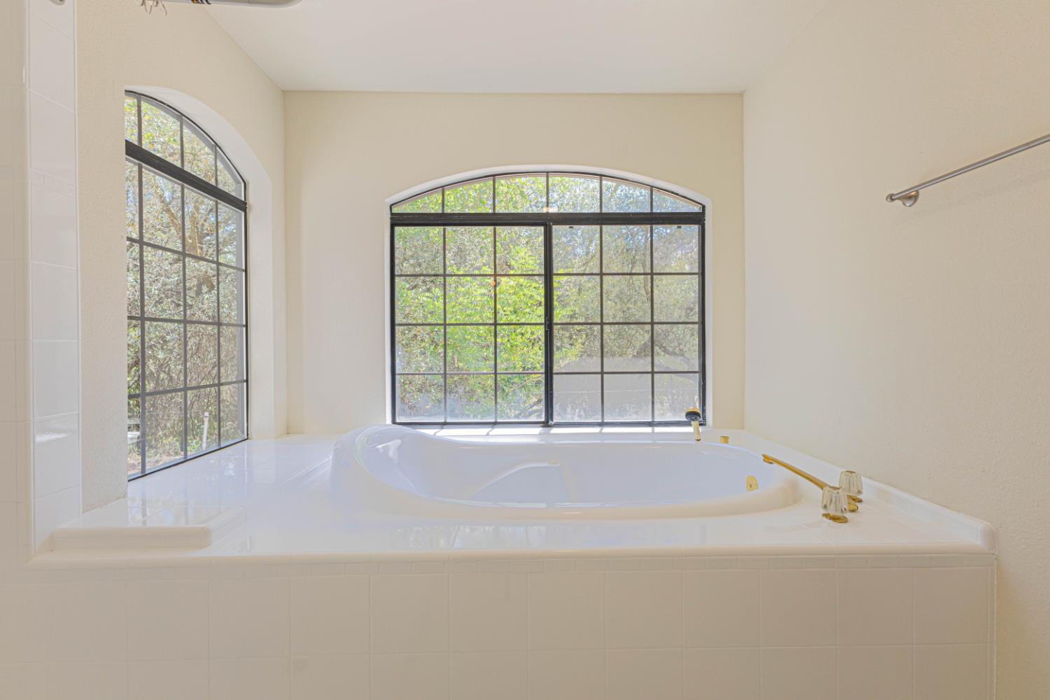 22022 Tollhouse Rd, Clovis, CA 93619