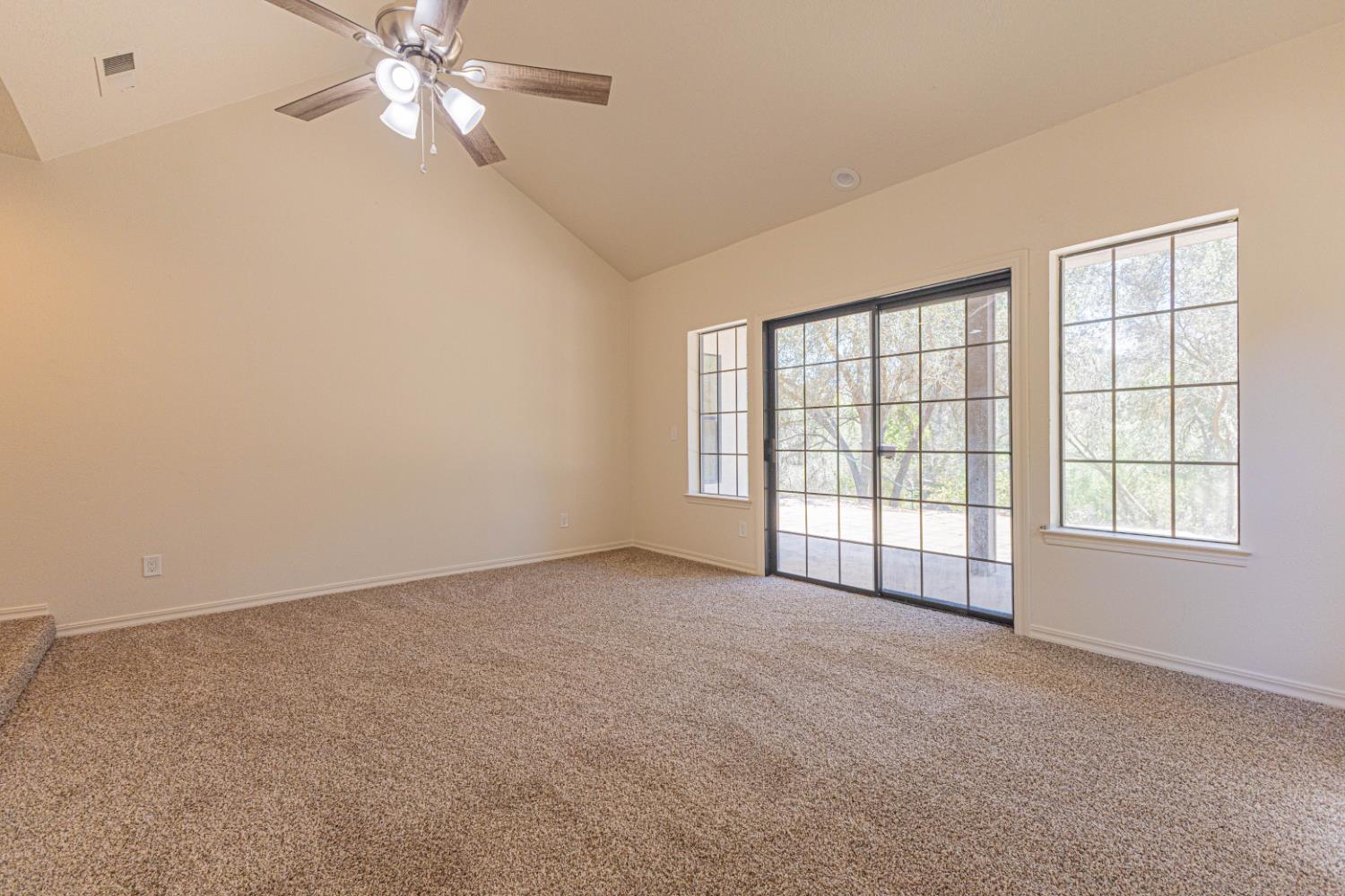 22022 Tollhouse Rd, Clovis, CA 93619