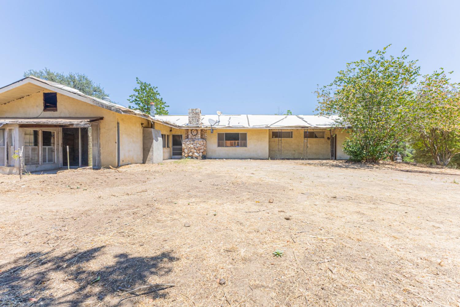 22022 Tollhouse Rd, Clovis, CA 93619