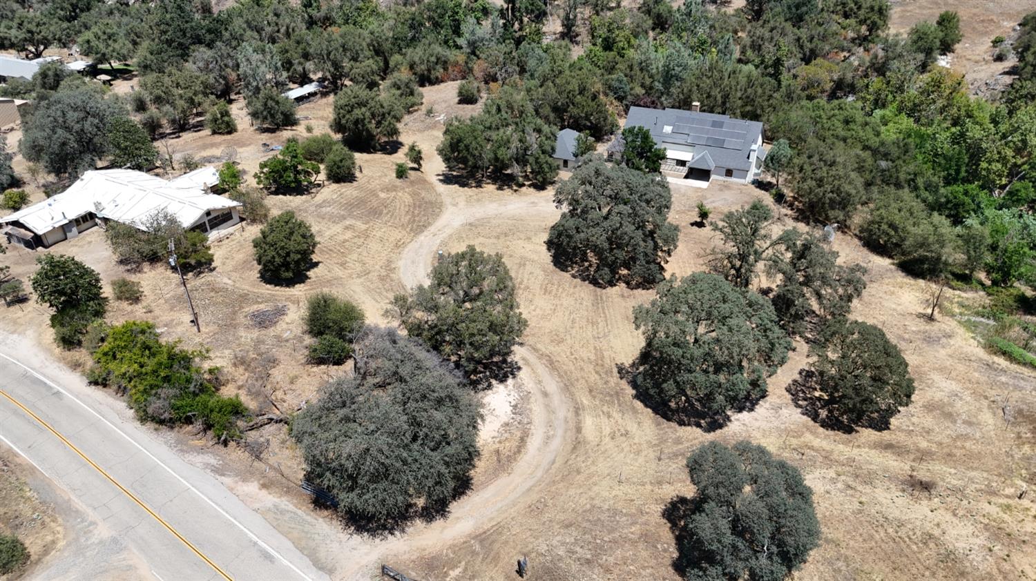 22022 Tollhouse Rd, Clovis, CA 93619