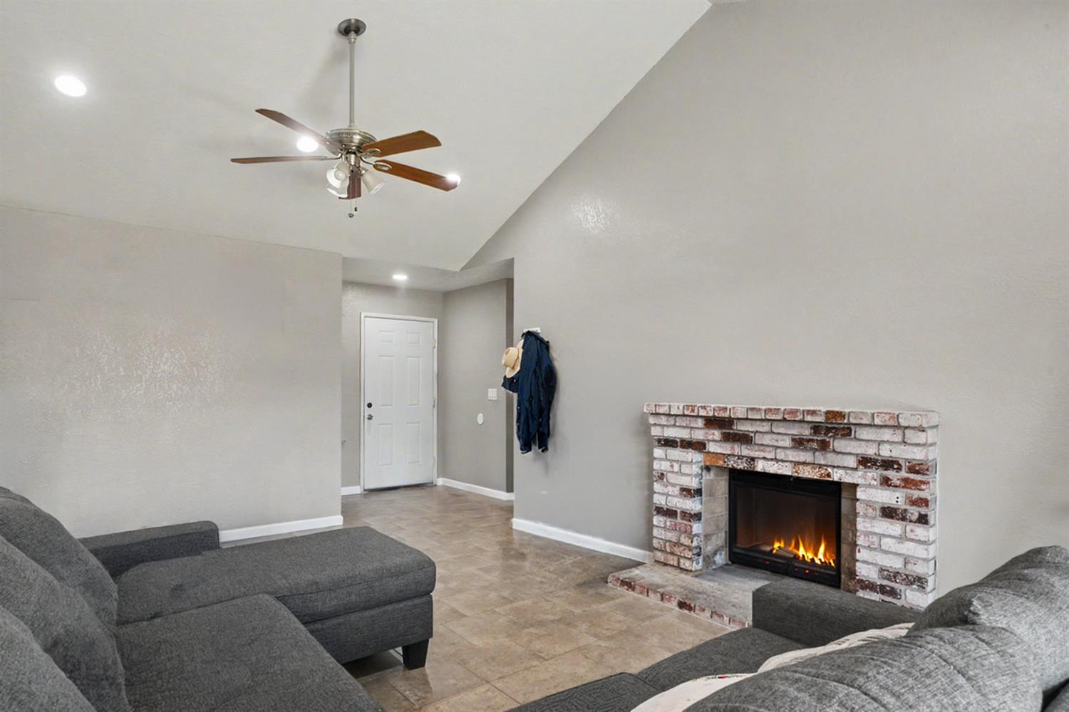 2121 Lincoln Ave, Chowchilla, CA 93610