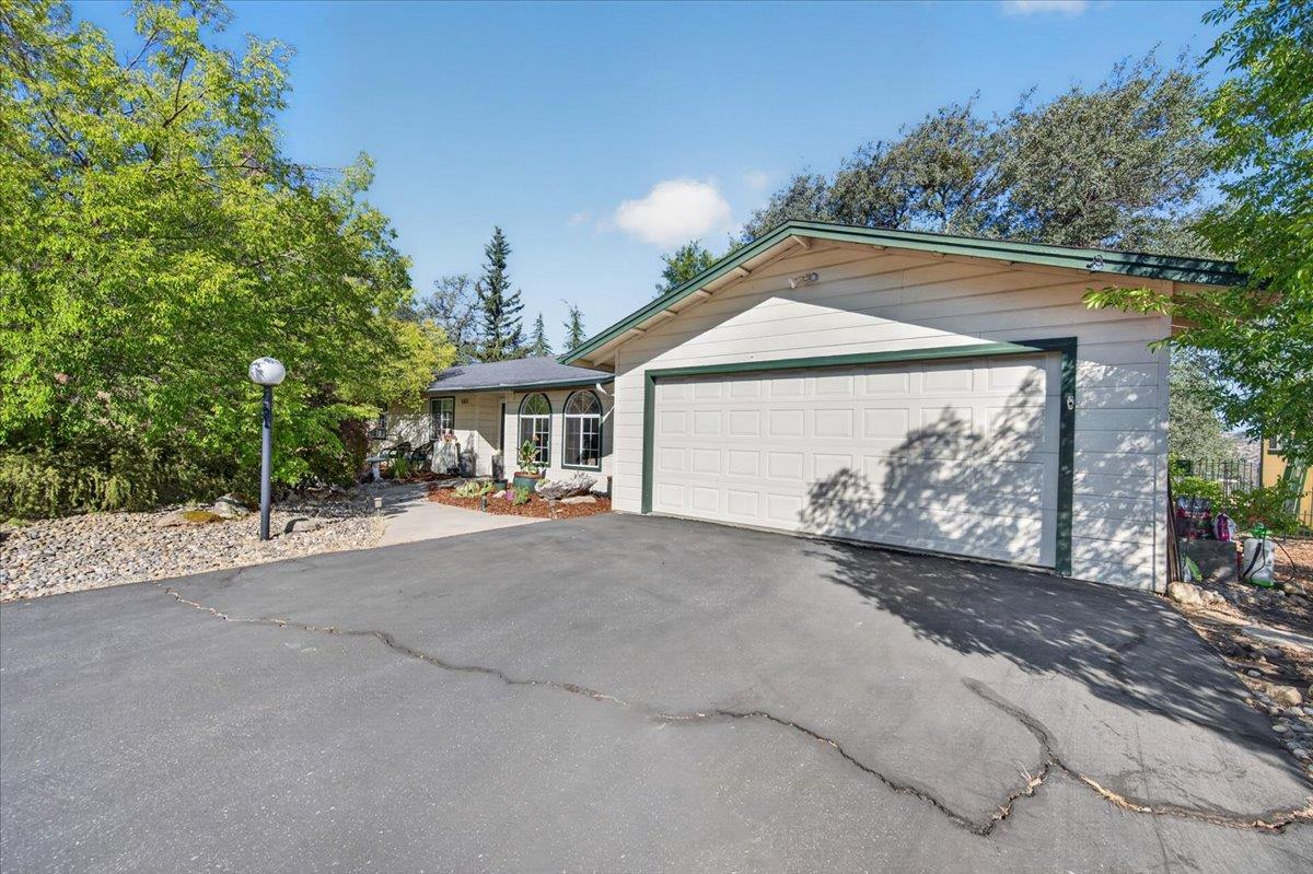 41393 Roaring RIver Way, Coarsegold, CA 93614