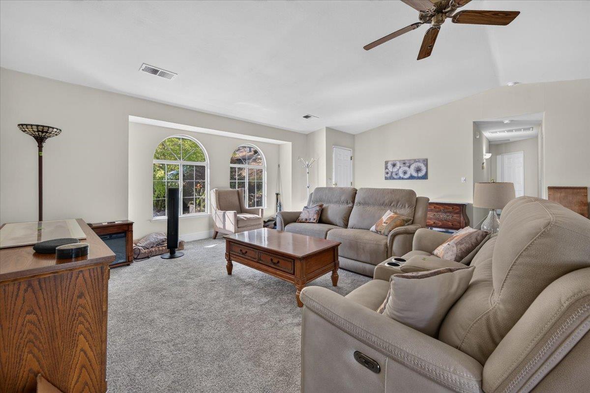 41393 Roaring RIver Way, Coarsegold, CA 93614
