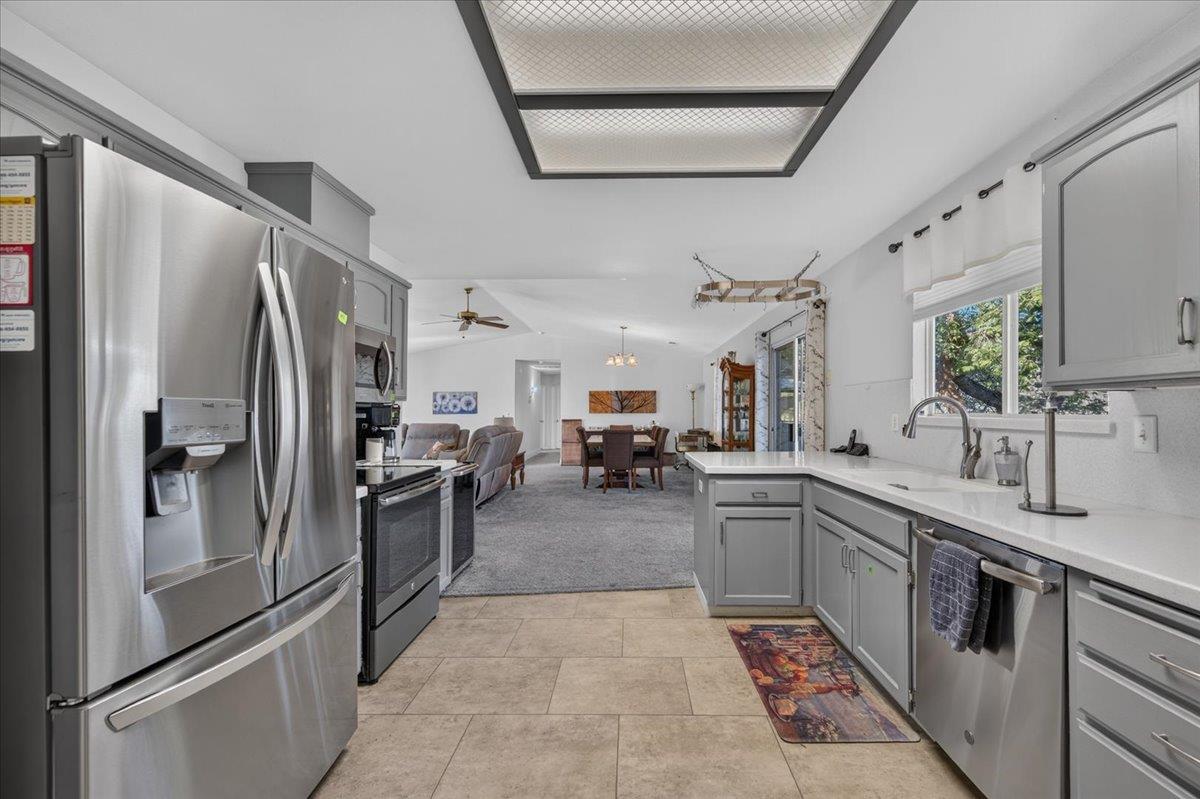 41393 Roaring RIver Way, Coarsegold, CA 93614
