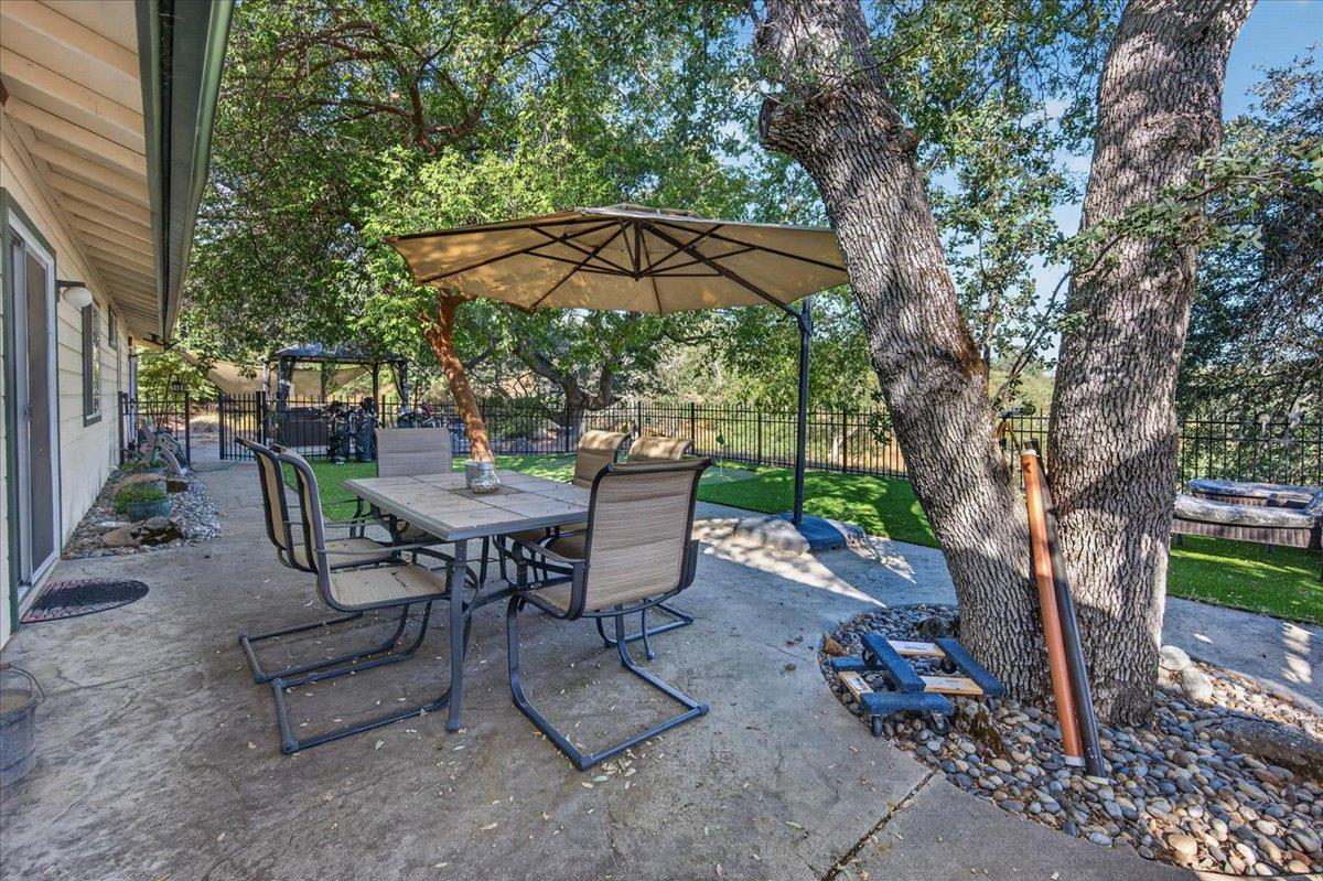 41393 Roaring RIver Way, Coarsegold, CA 93614