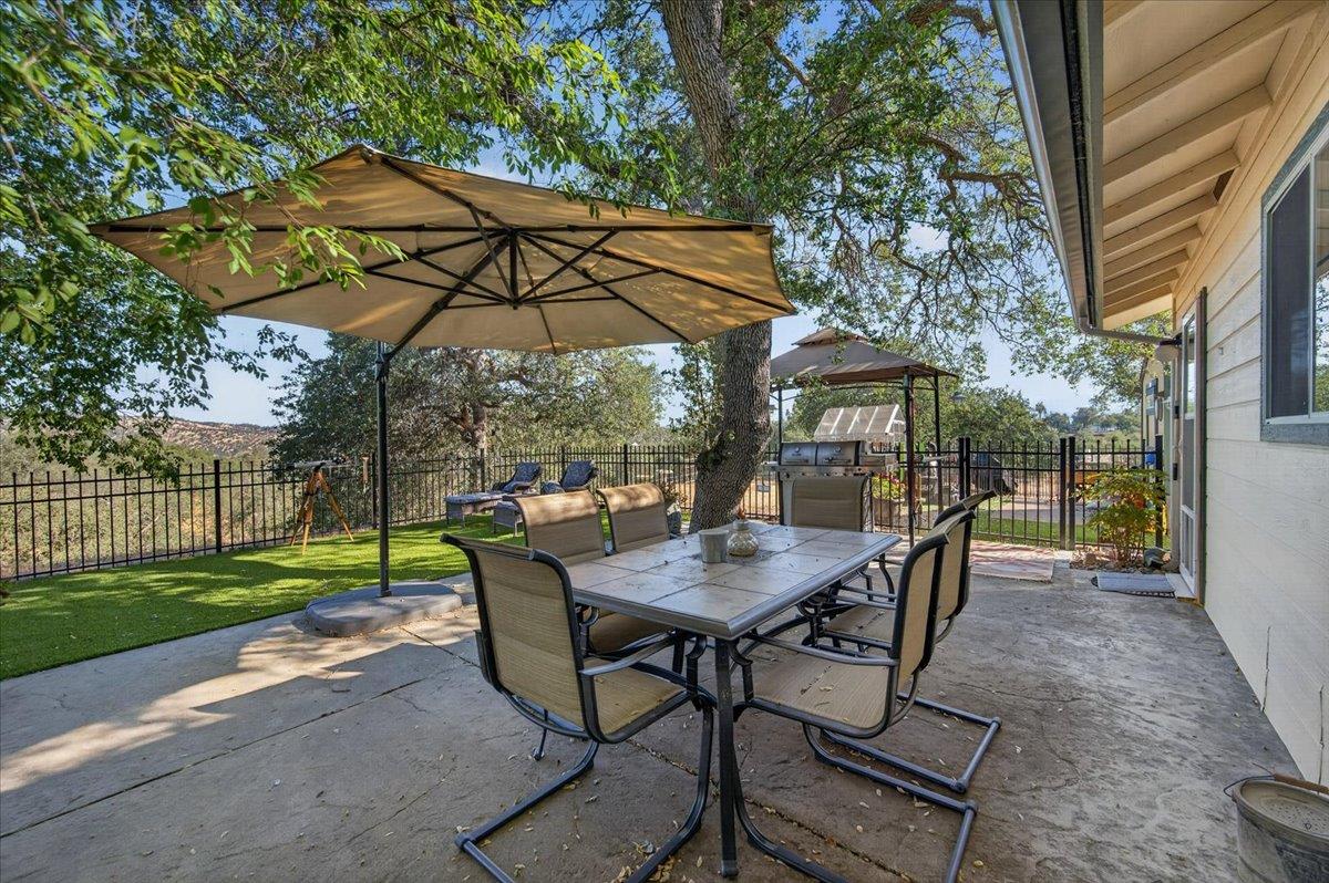 41393 Roaring RIver Way, Coarsegold, CA 93614