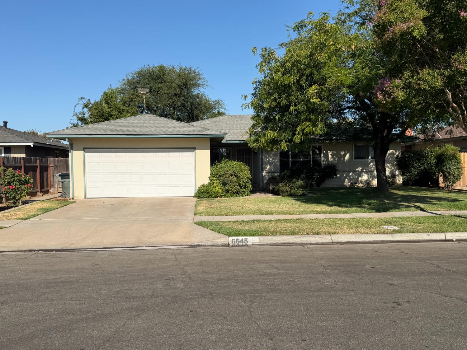 6545 N Raisina Ave, Fresno, CA 93710