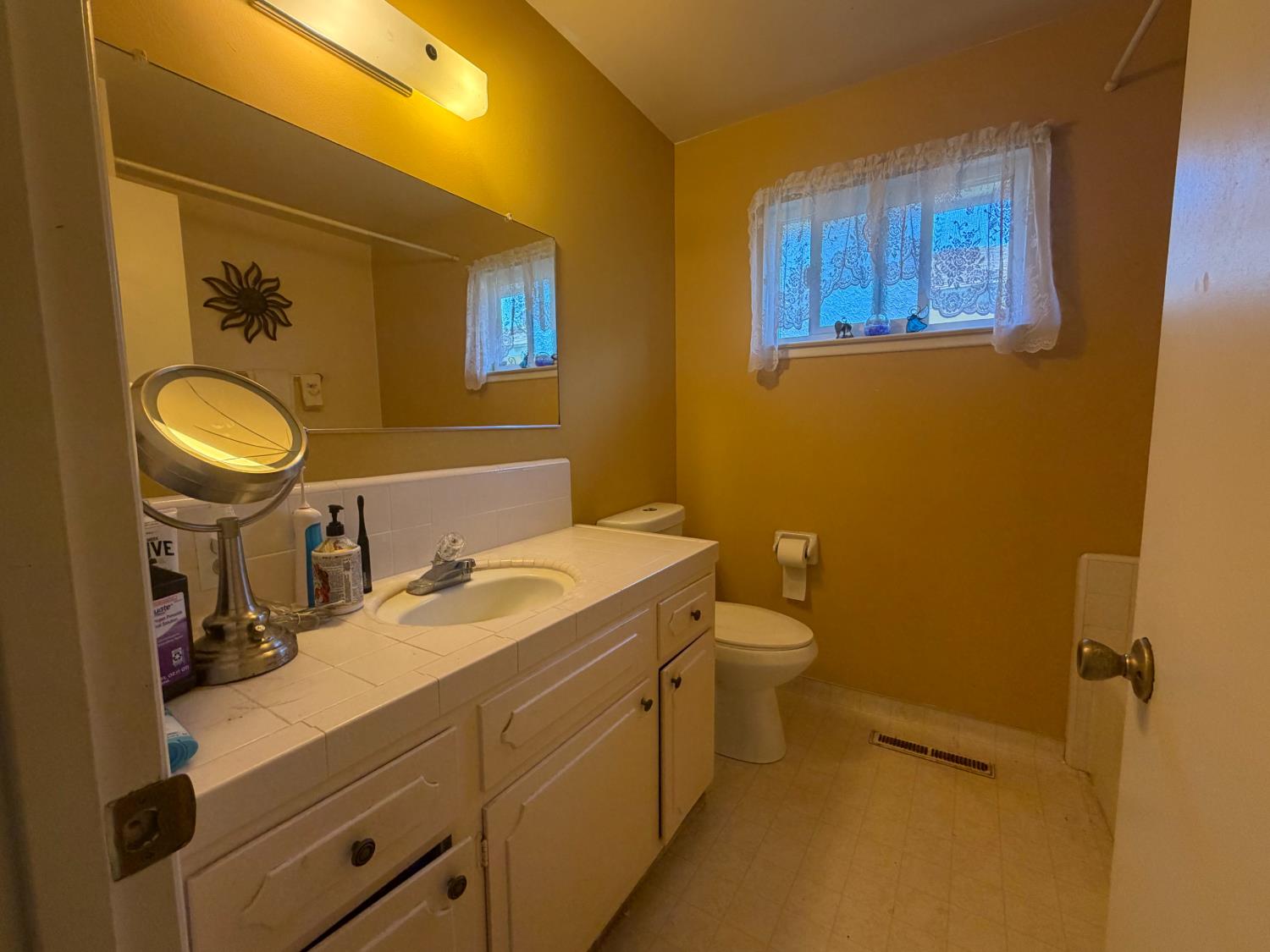 6545 N Raisina Ave, Fresno, CA 93710