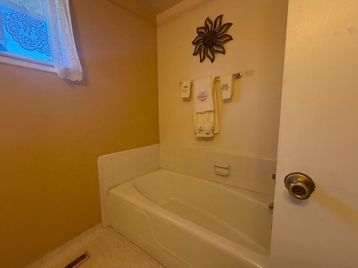 6545 N Raisina Ave, Fresno, CA 93710