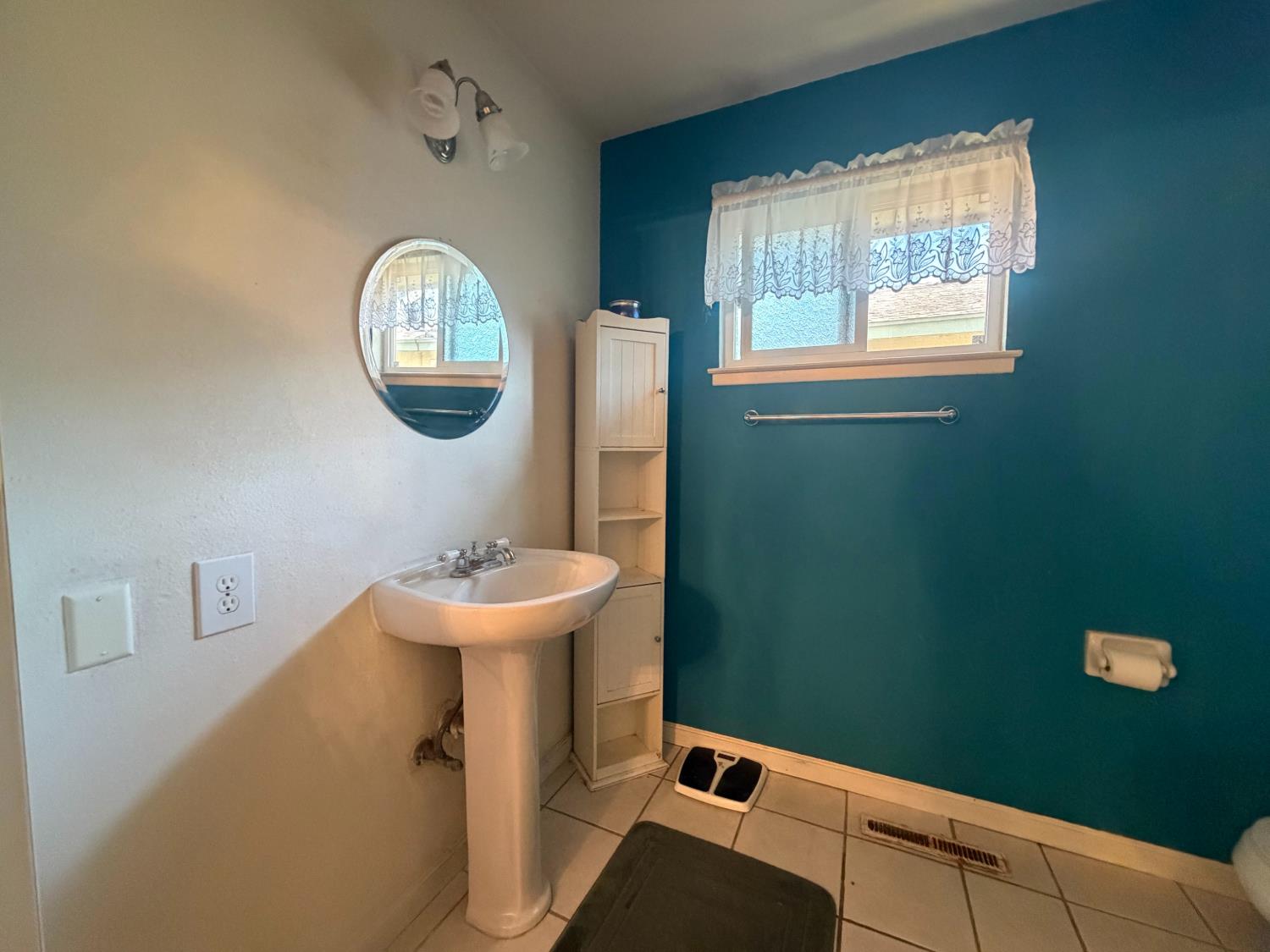6545 N Raisina Ave, Fresno, CA 93710