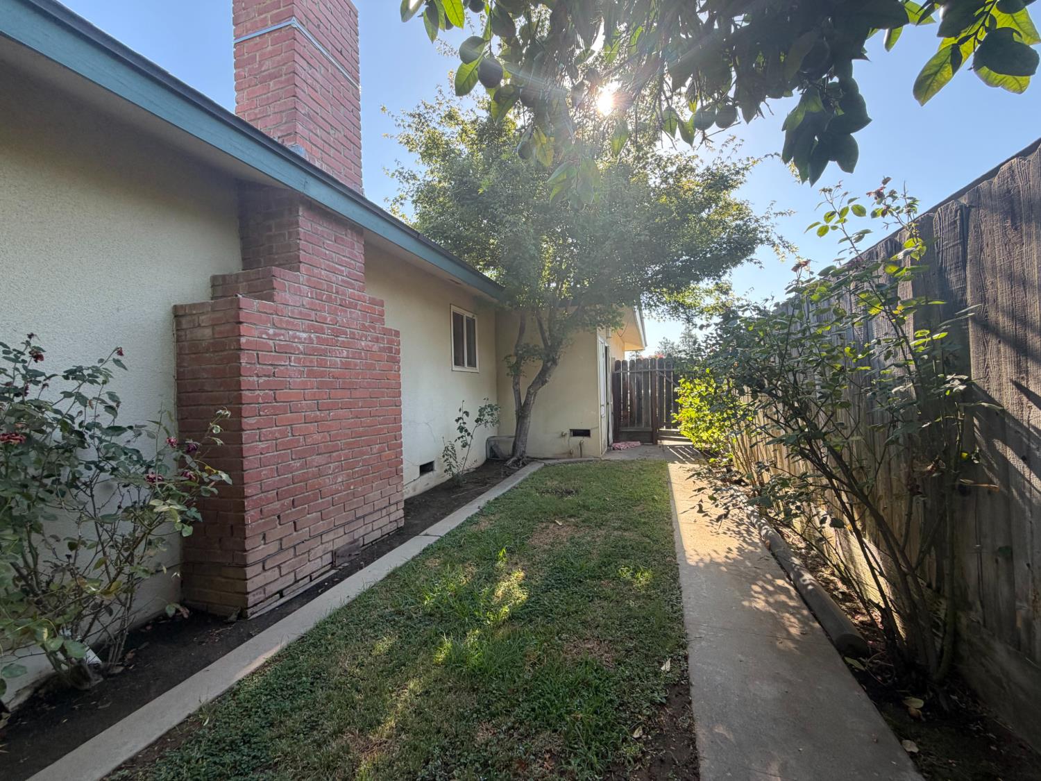 6545 N Raisina Ave, Fresno, CA 93710