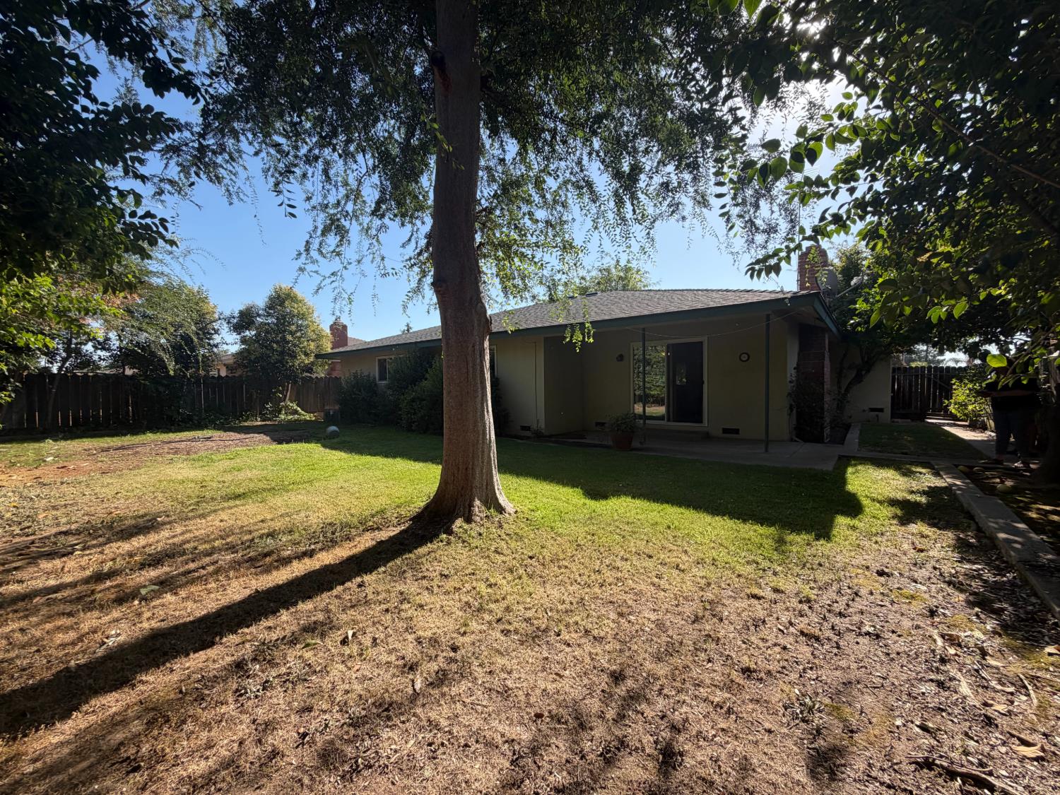6545 N Raisina Ave, Fresno, CA 93710