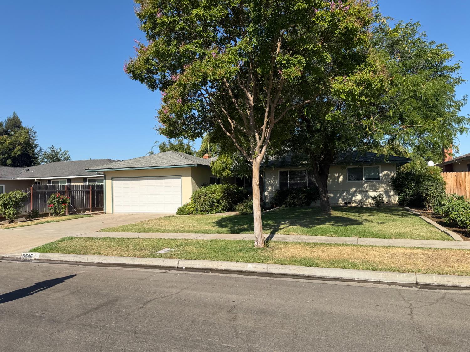 6545 N Raisina Ave, Fresno, CA 93710