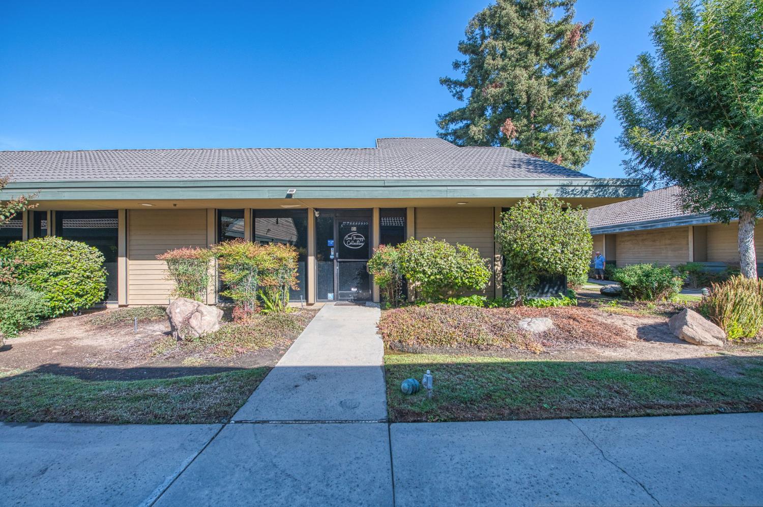2763 E Shaw Ave, Fresno, CA 93710
