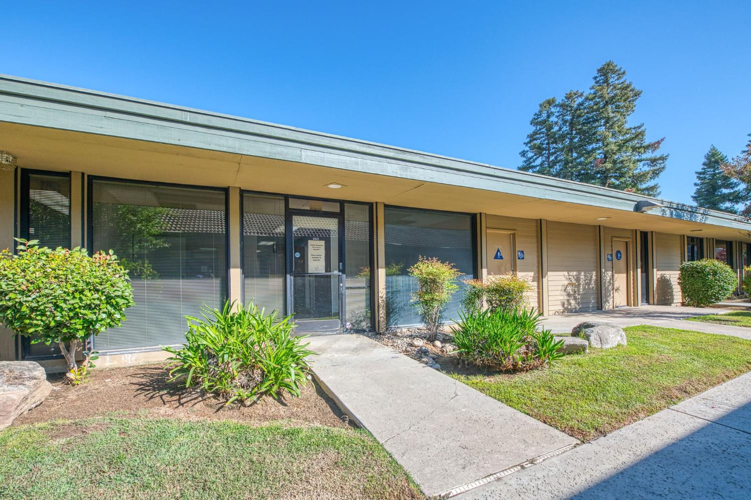 2763 E Shaw Ave, Fresno, CA 93710