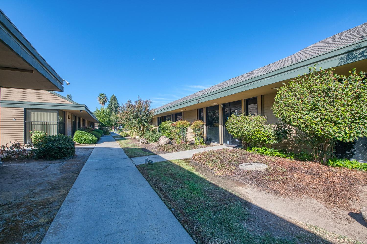 2763 E Shaw Ave, Fresno, CA 93710