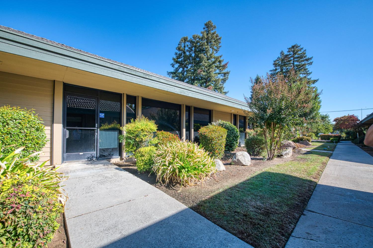 2763 E Shaw Ave, Fresno, CA 93710