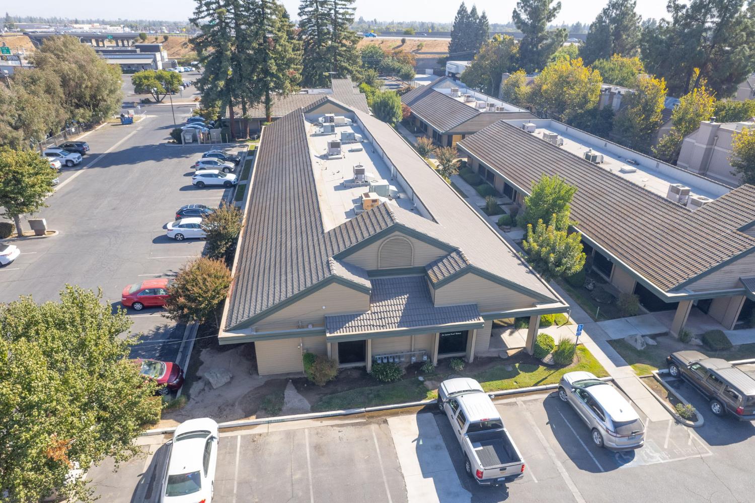2763 E Shaw Ave, Fresno, CA 93710