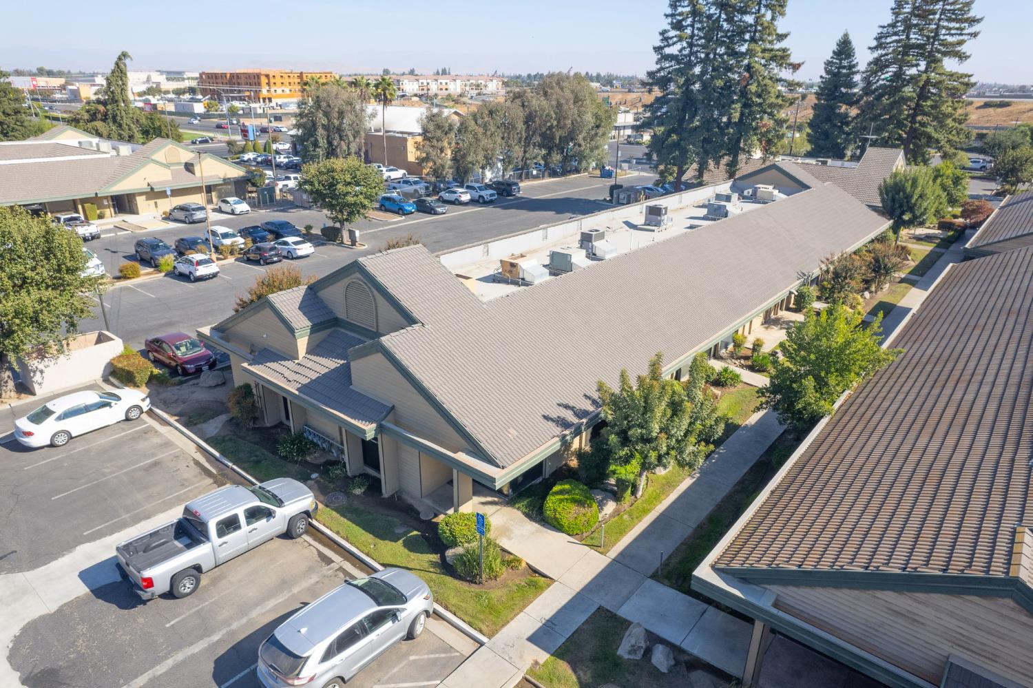 2763 E Shaw Ave, Fresno, CA 93710
