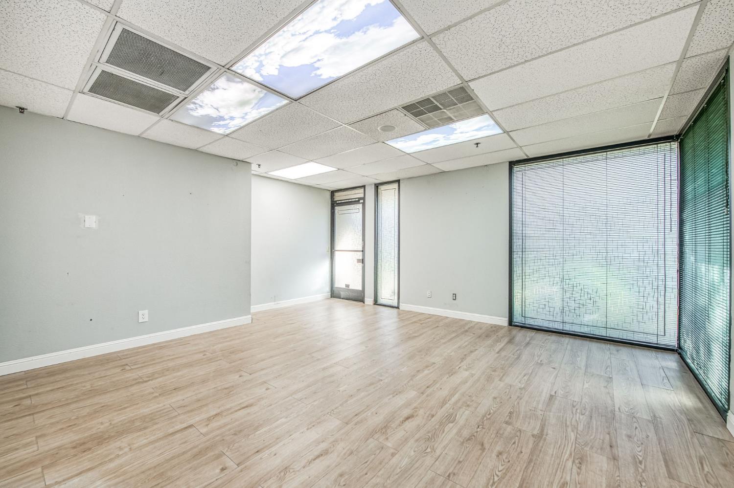 2763 E Shaw Ave, Fresno, CA 93710