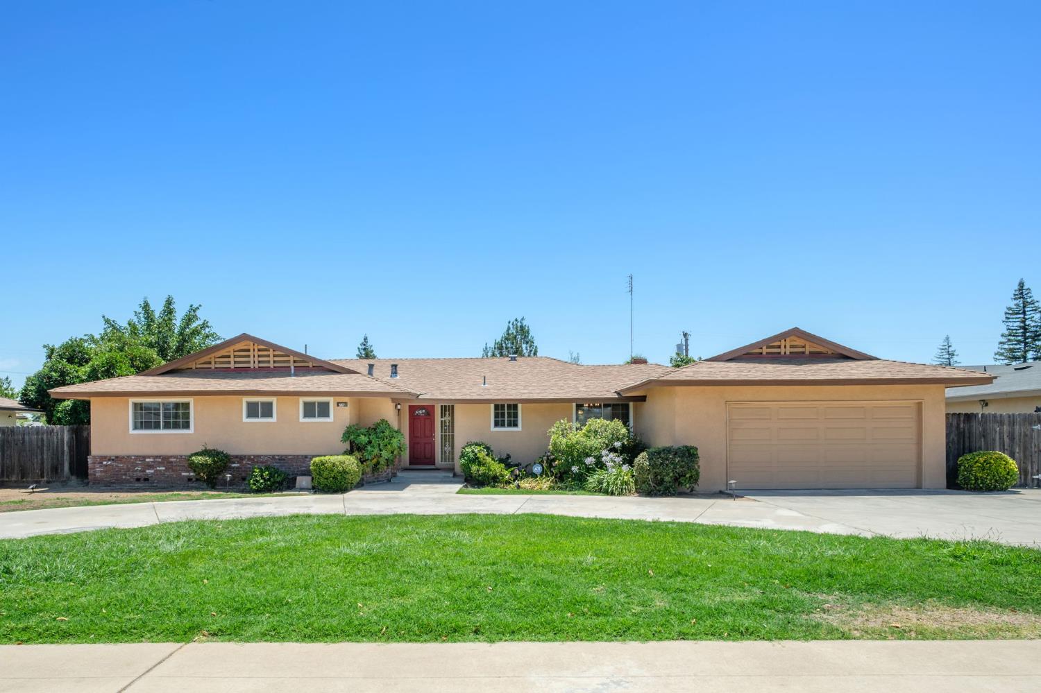 567 W Bullard Ave, Fresno, CA 93704