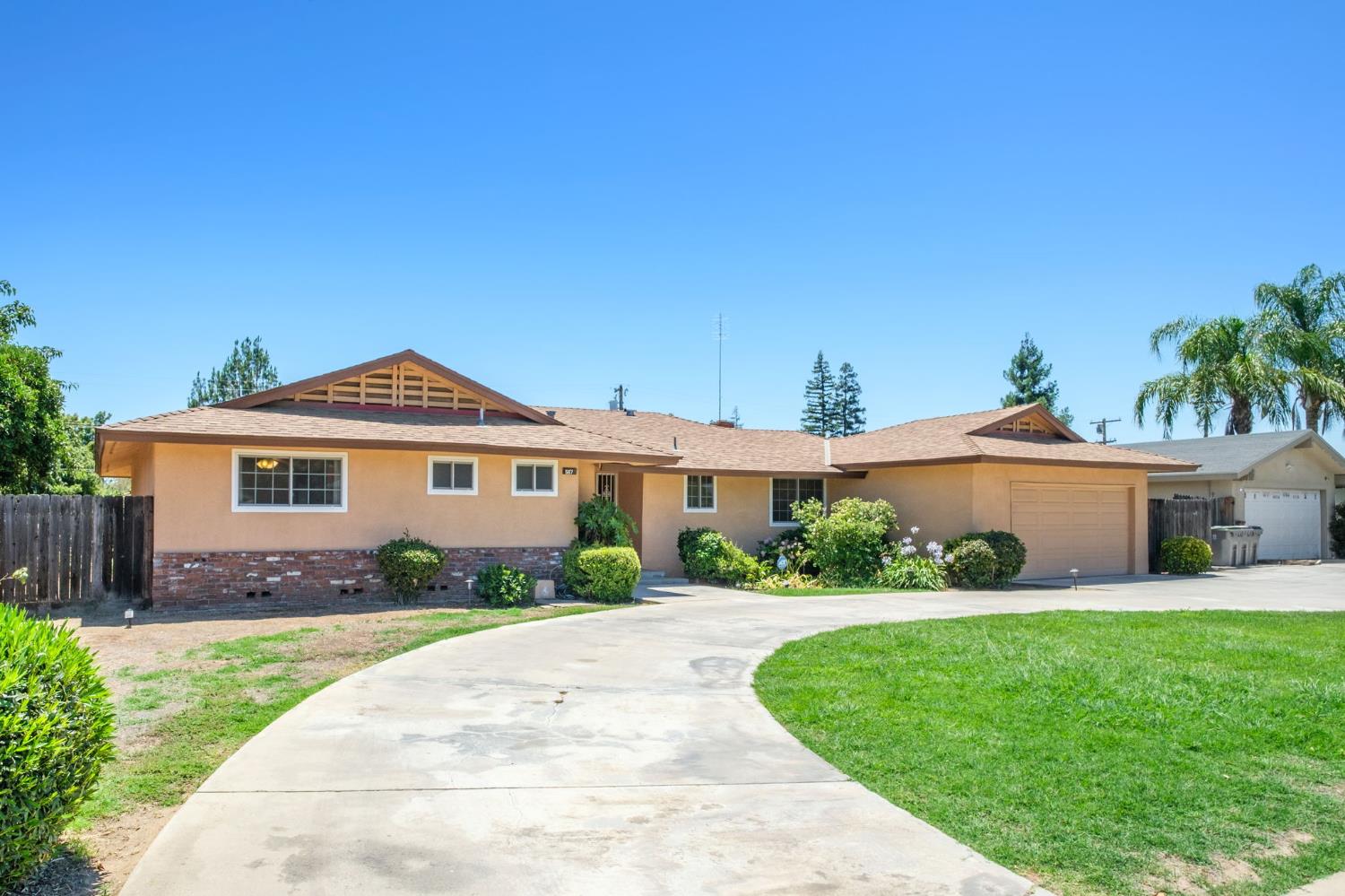 567 W Bullard Ave, Fresno, CA 93704