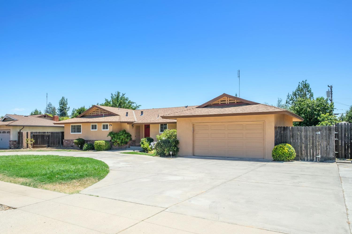 567 W Bullard Ave, Fresno, CA 93704