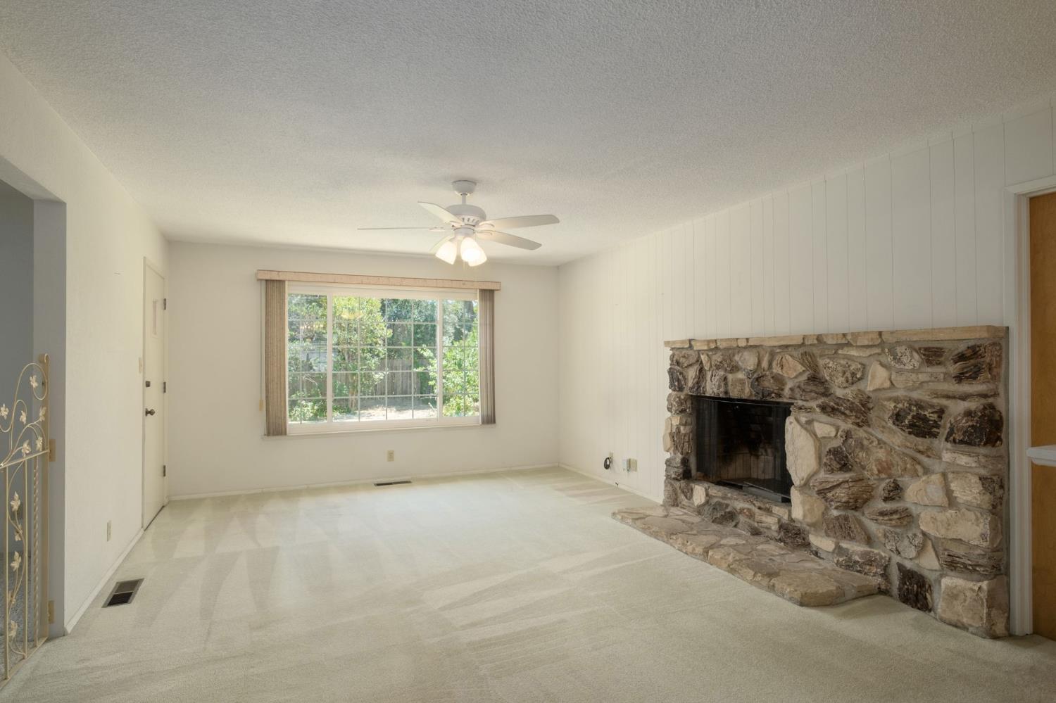 567 W Bullard Ave, Fresno, CA 93704