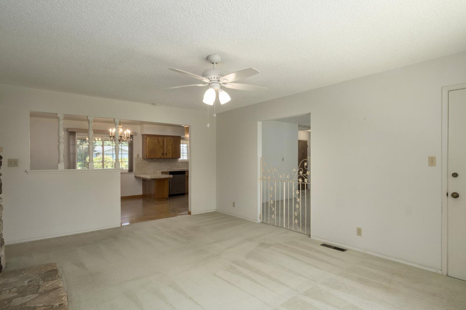 567 W Bullard Ave, Fresno, CA 93704