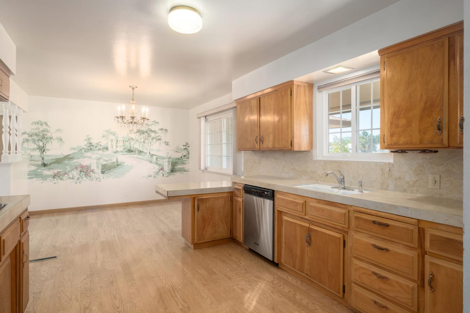 567 W Bullard Ave, Fresno, CA 93704