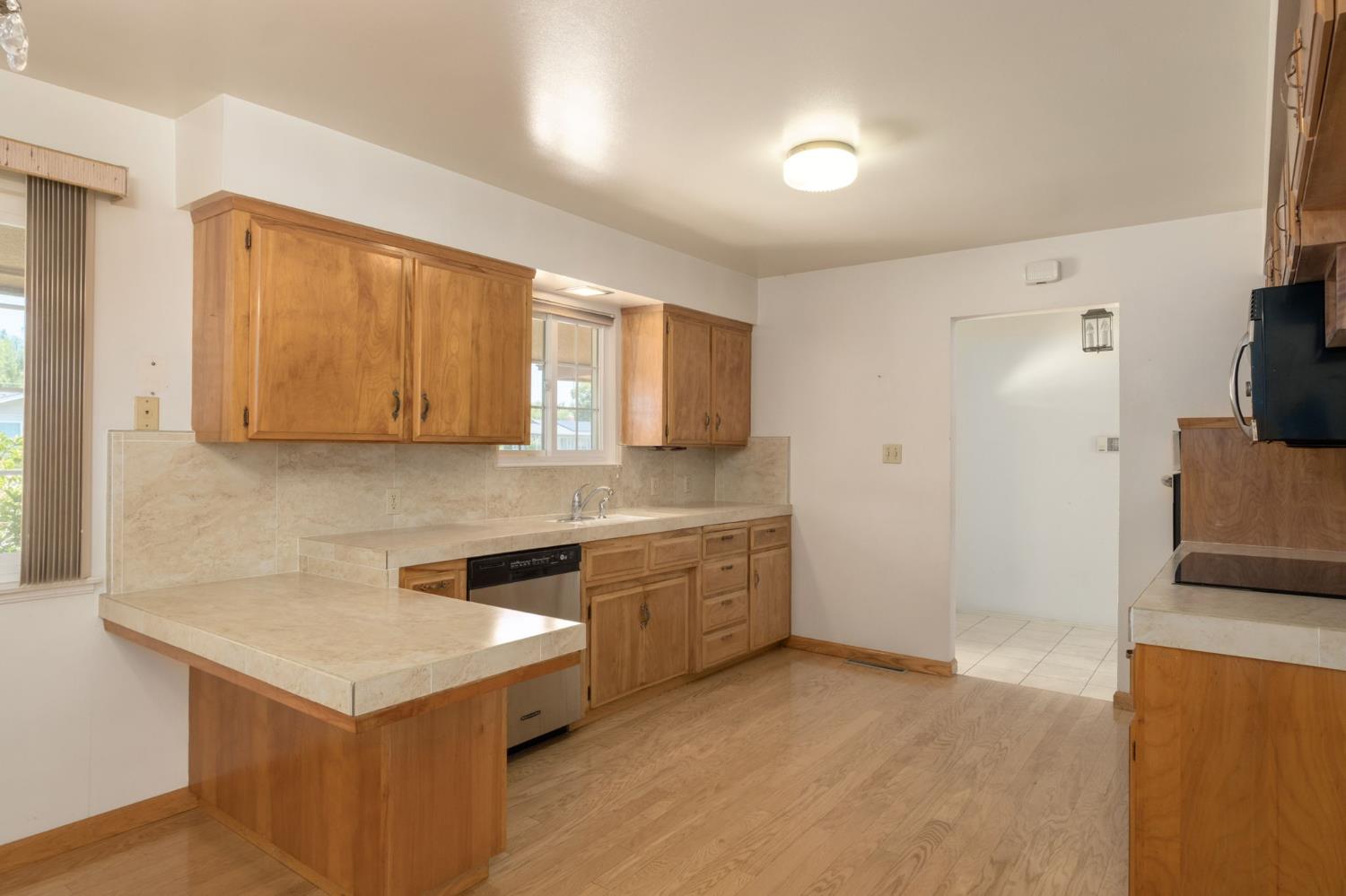 567 W Bullard Ave, Fresno, CA 93704