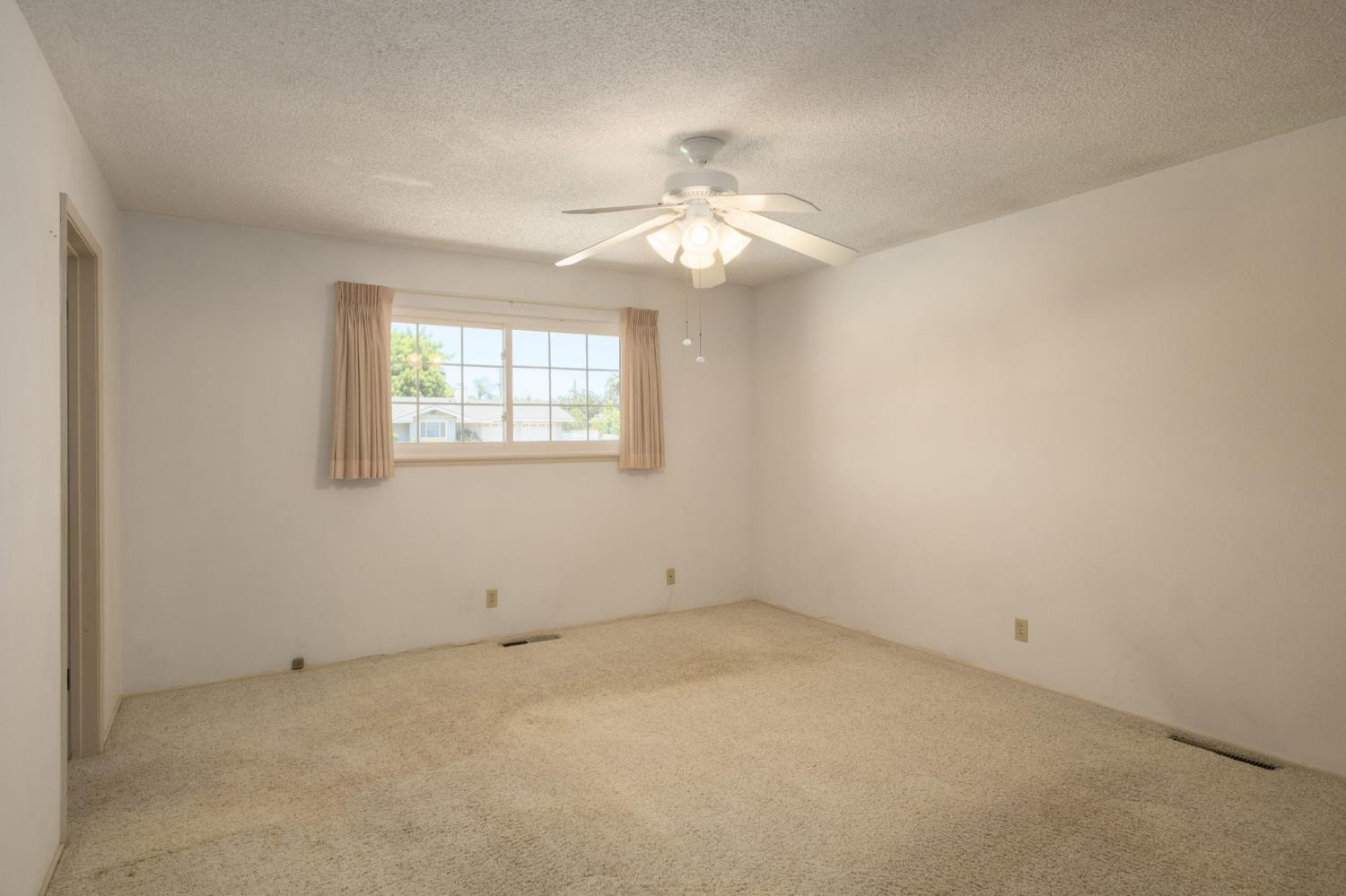 567 W Bullard Ave, Fresno, CA 93704